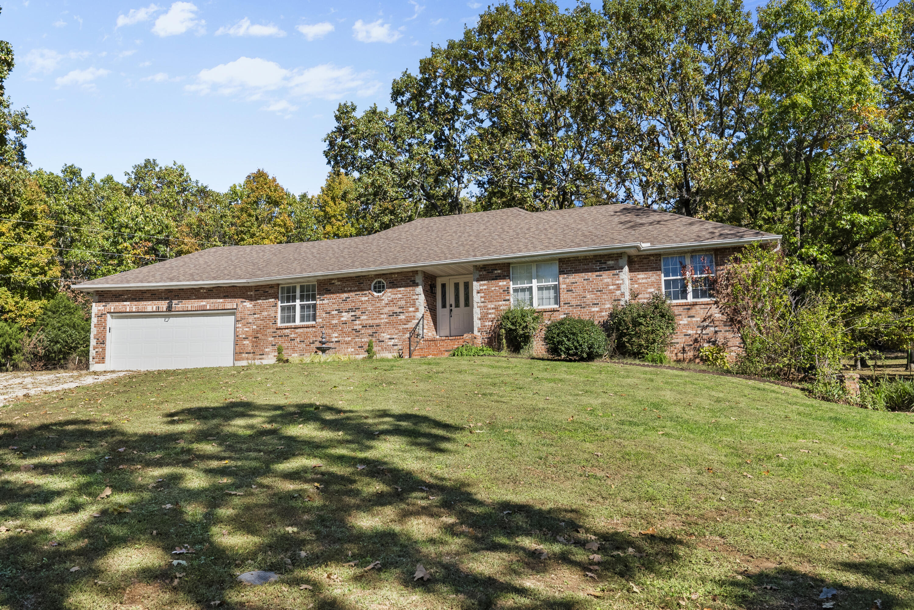 1740 N Pine Street, Marshfield MO 65706
