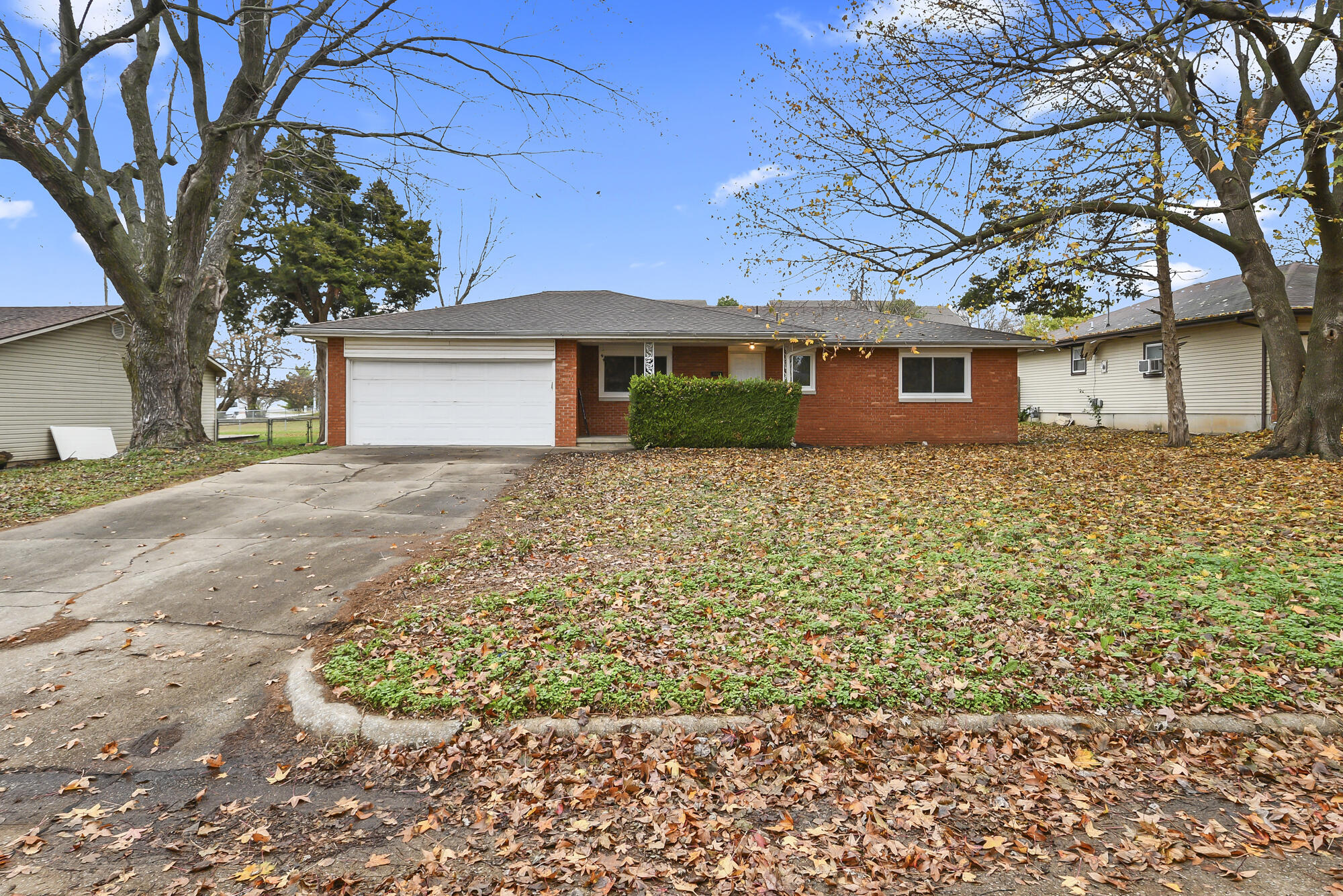 2215 E Sharon Street, Springfield MO 65803