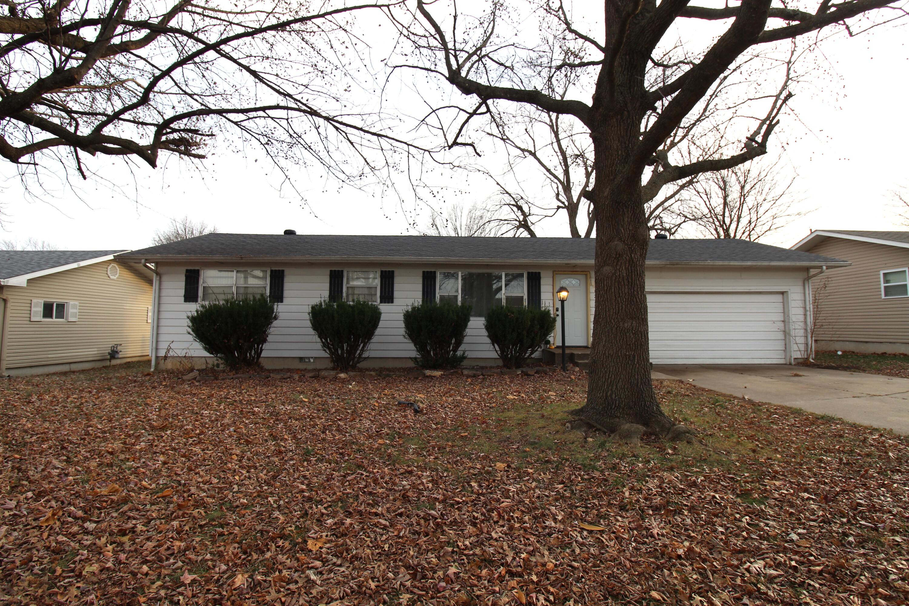 2744 W Chicago Street, Springfield MO 65803