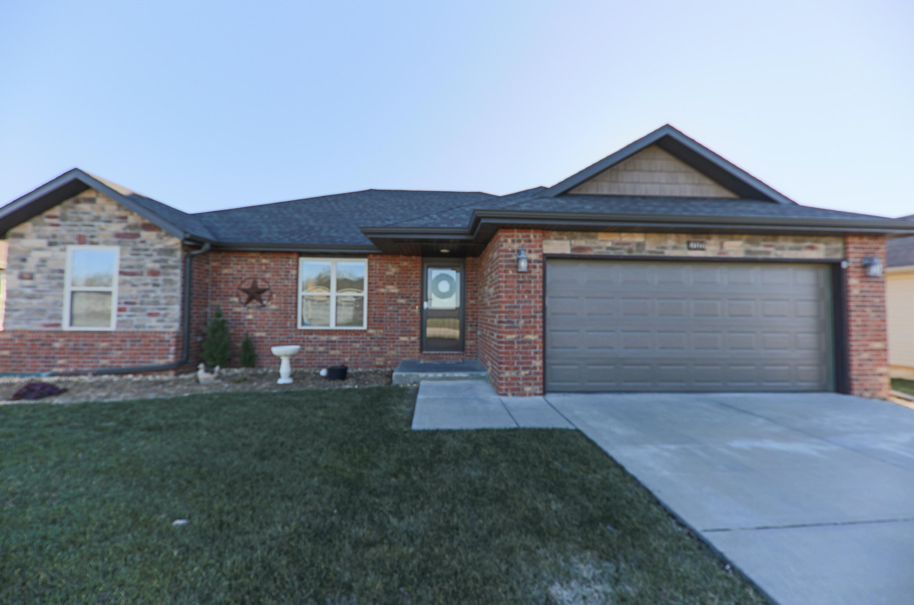 886 E Melton Road, Ozark MO 65721