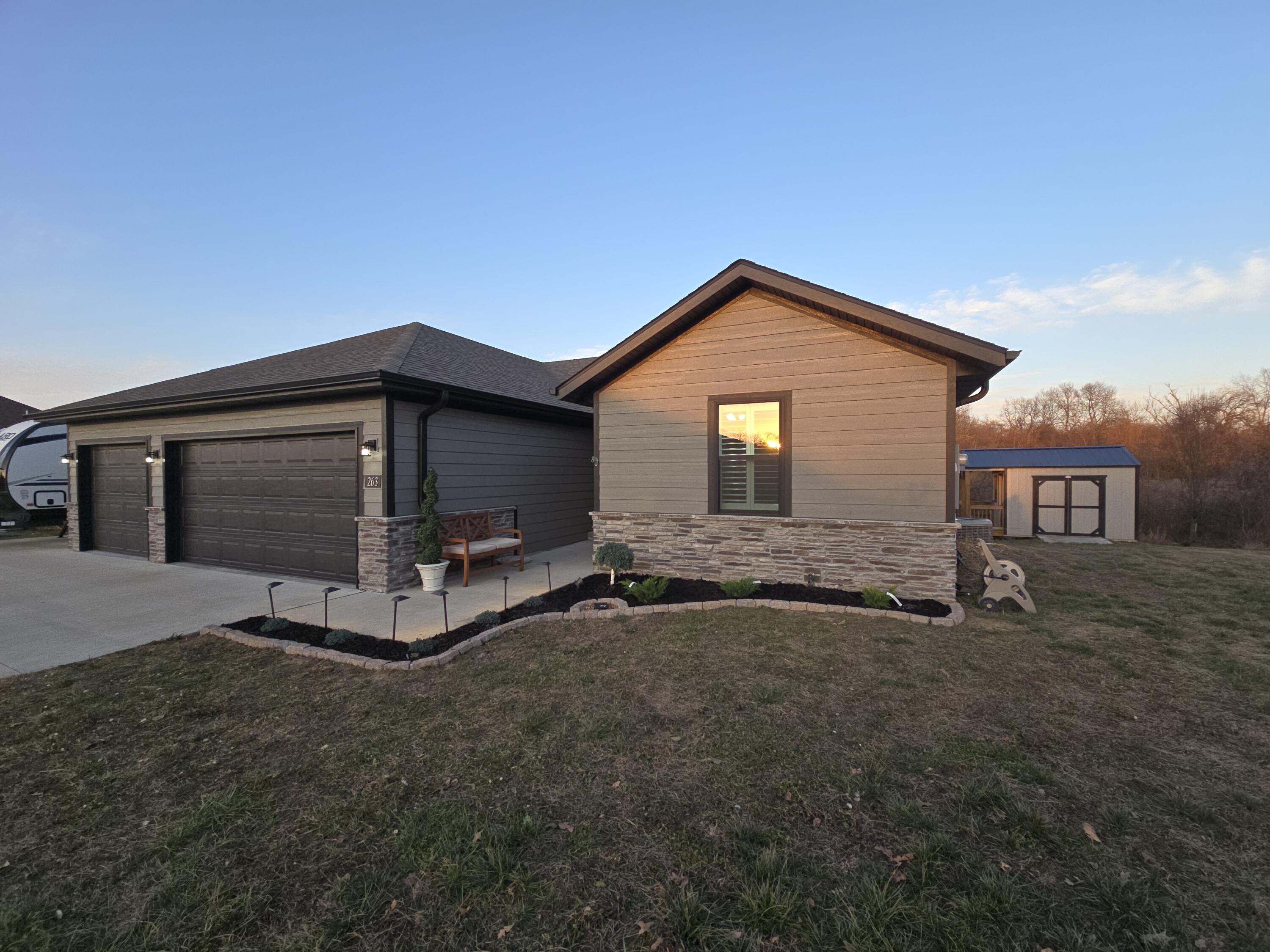 263 E Garnet Drive, Republic MO 65738