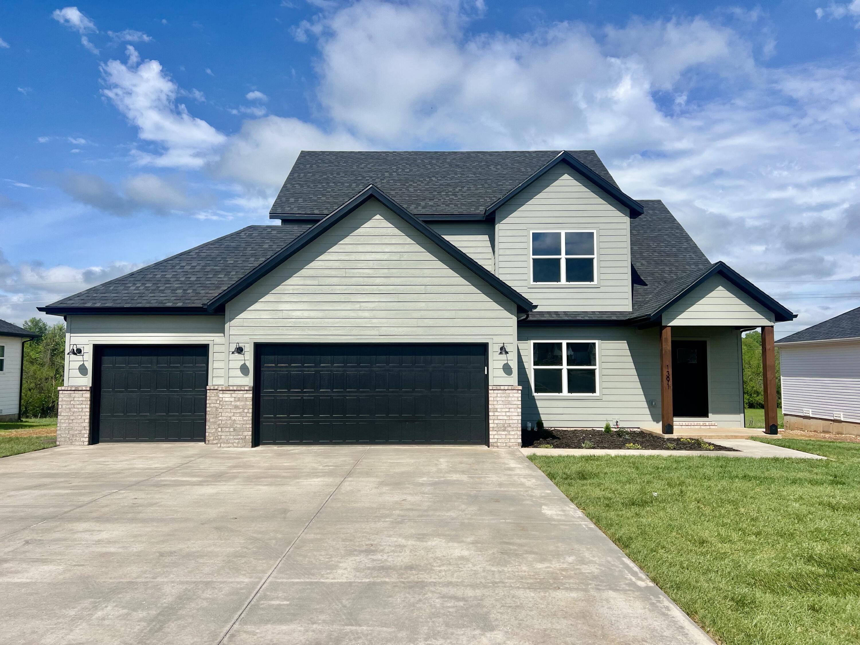 211 E Clayton Lane, Republic MO 65738