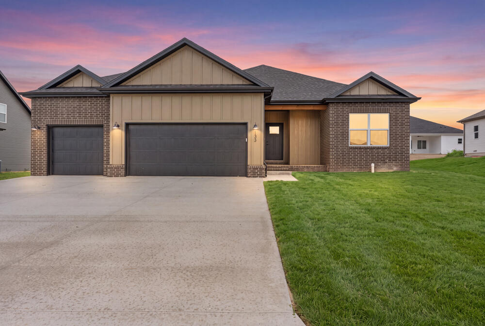 212 E Chloe Lane, Republic MO 65738