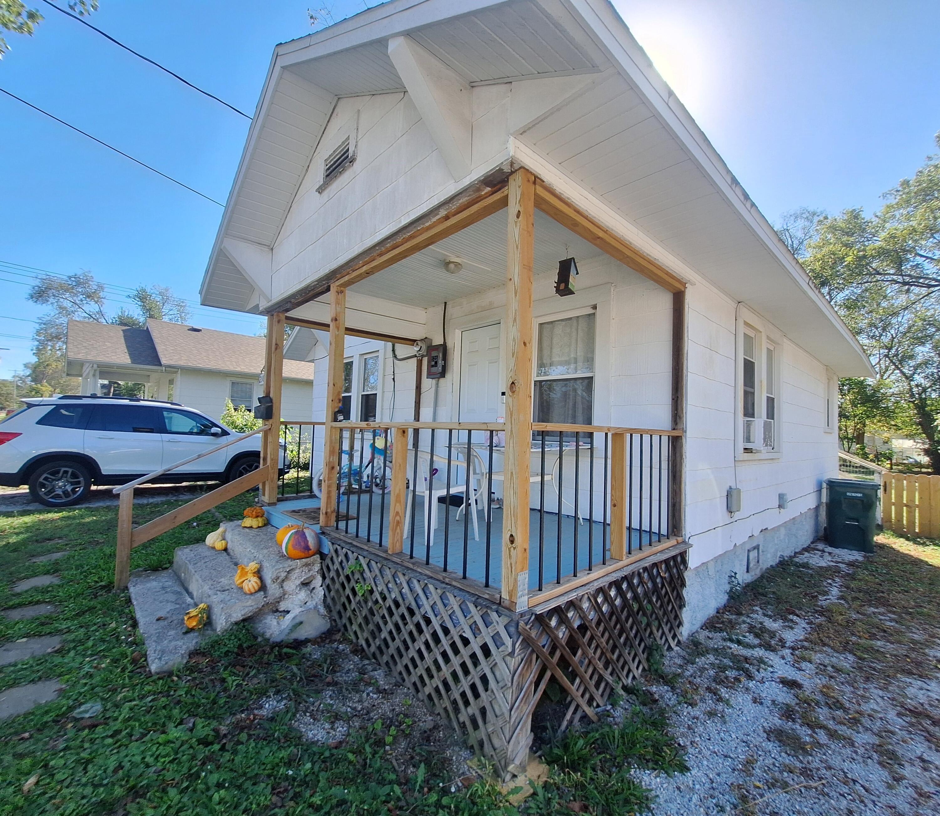 2106 W Webster Street, Springfield MO 65802