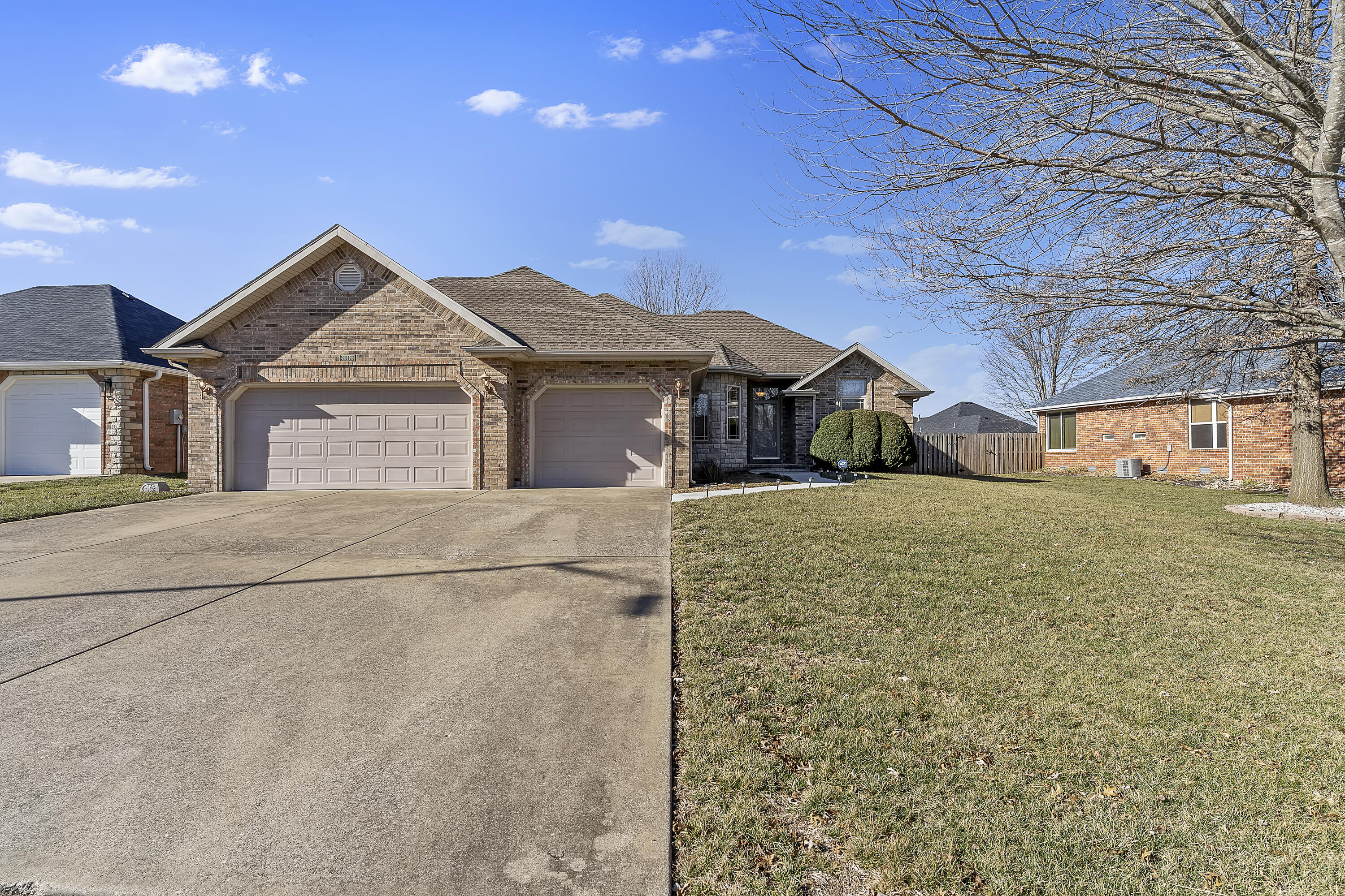 3969 N Springlawn Avenue, Springfield MO 65803
