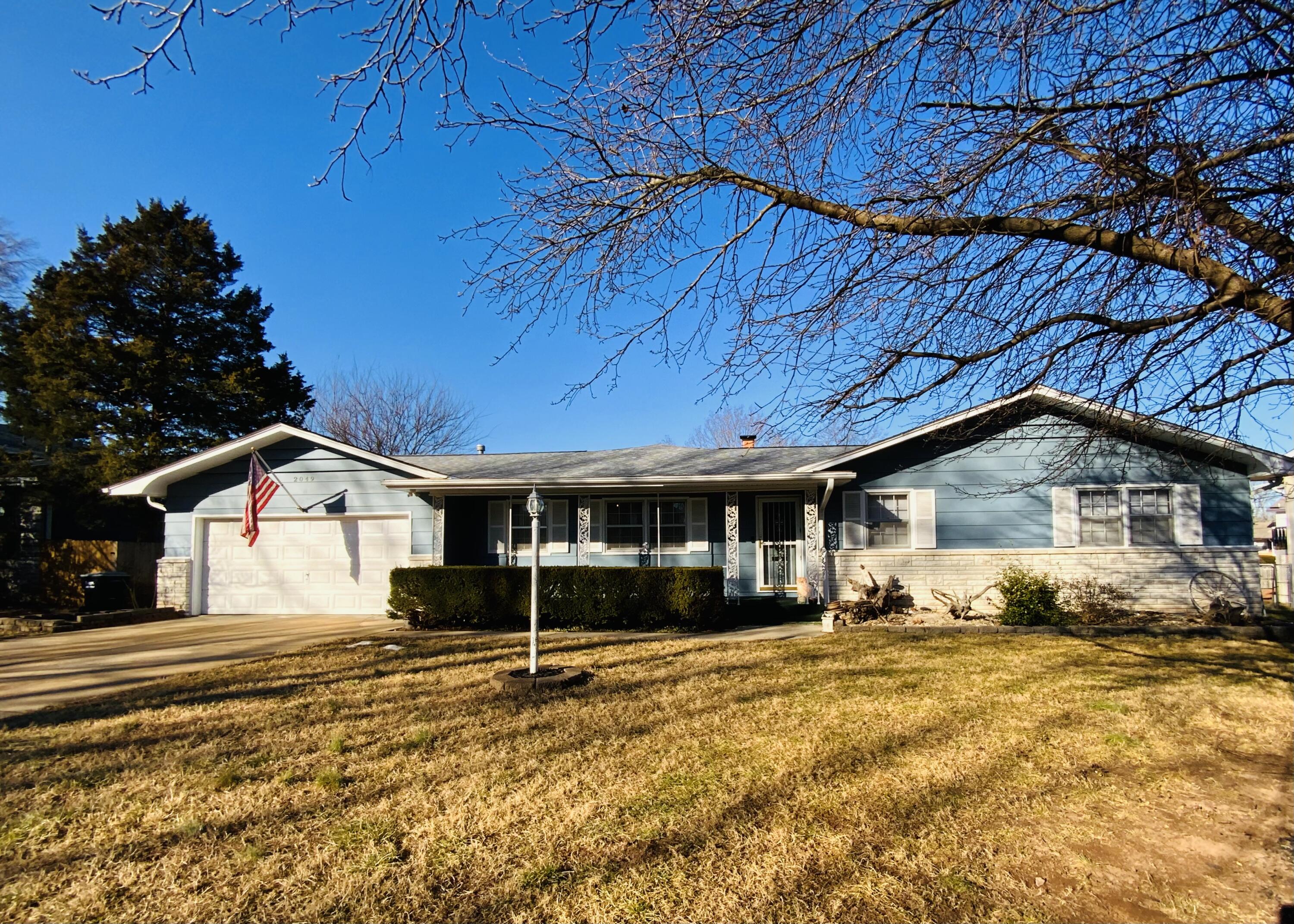 2049 S Brighton Drive, Springfield MO 65804