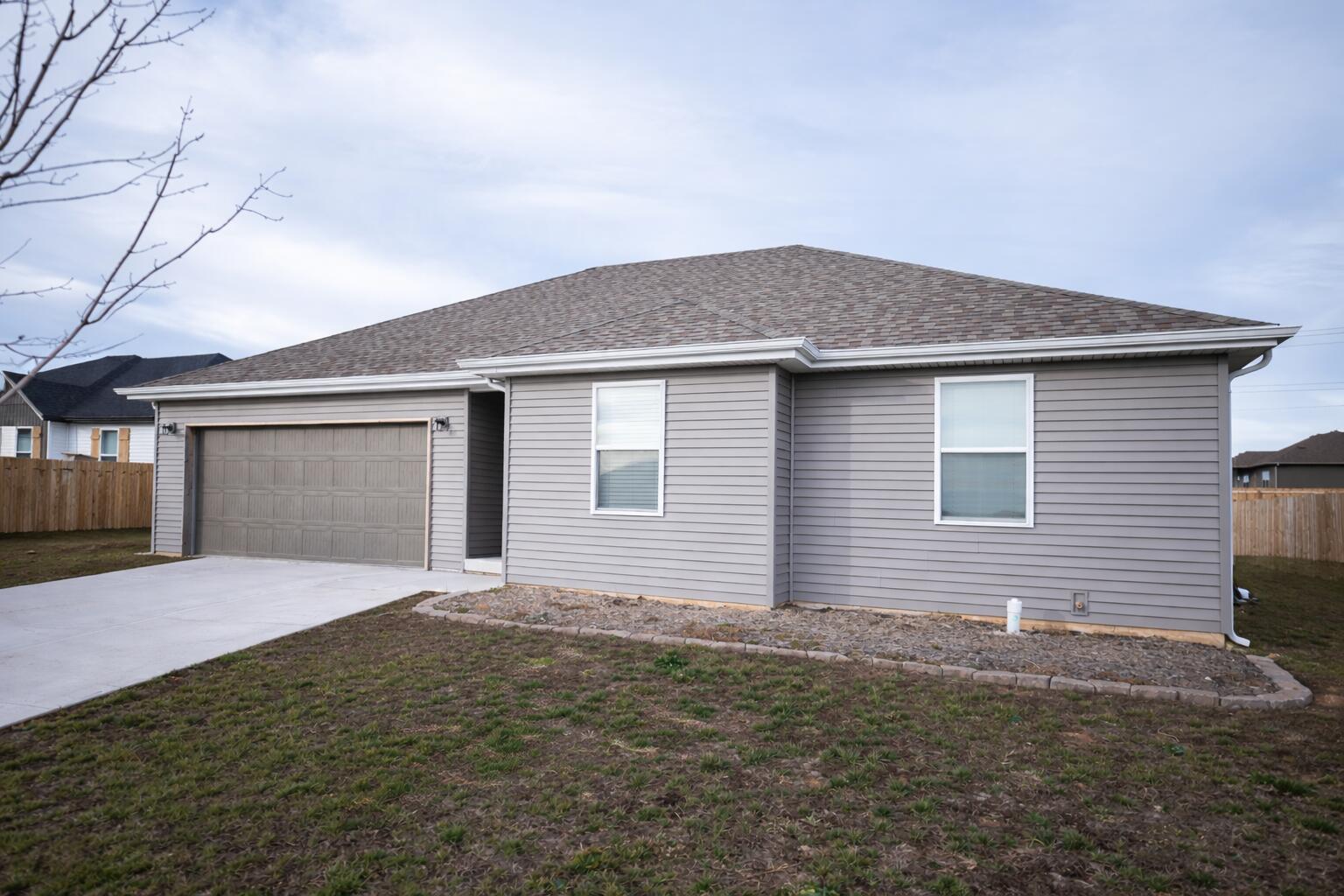 415 W Oak Lawn Street, Rogersville MO 65742