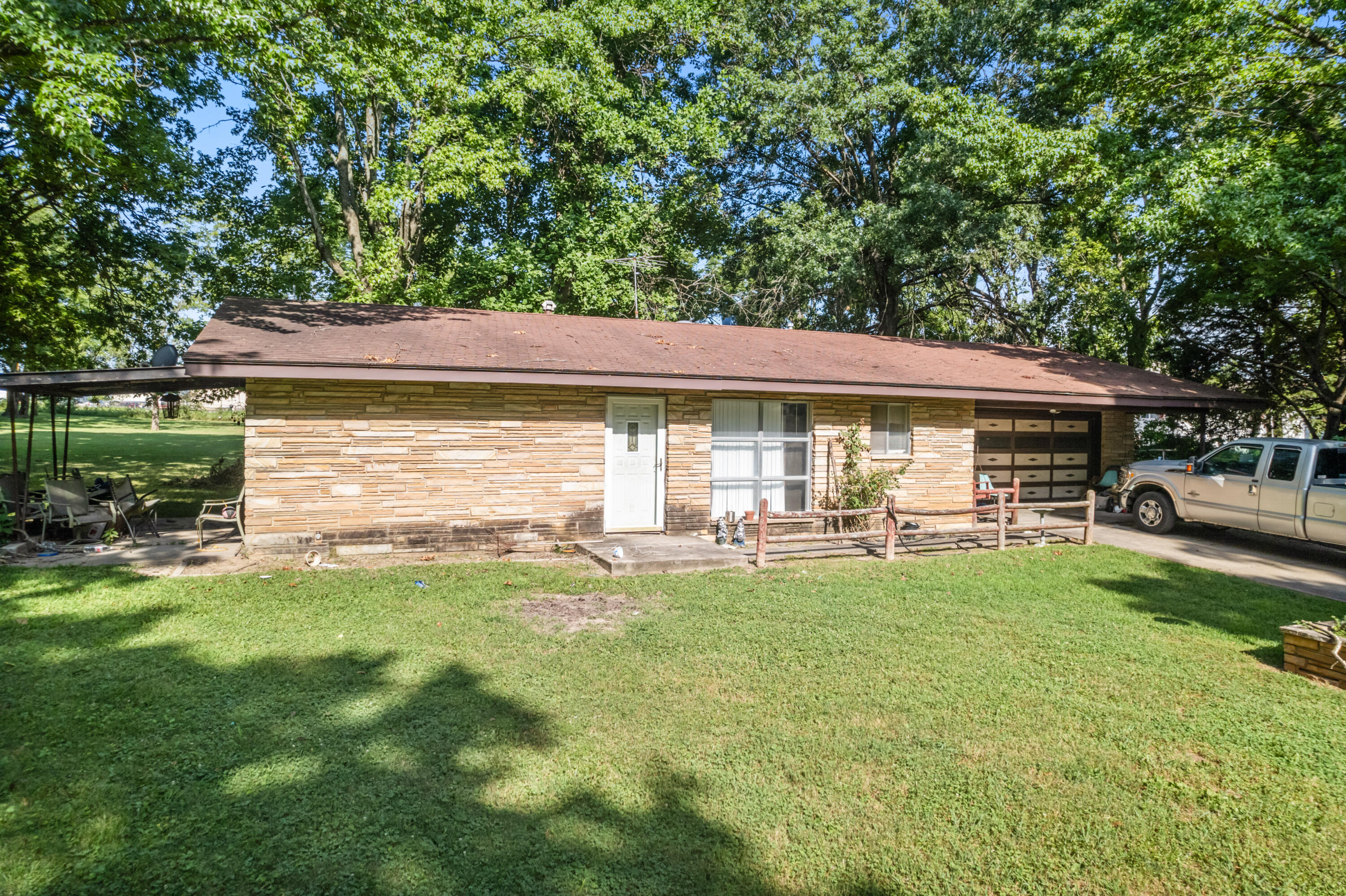 1721 N Pine Street, Nixa MO 65714