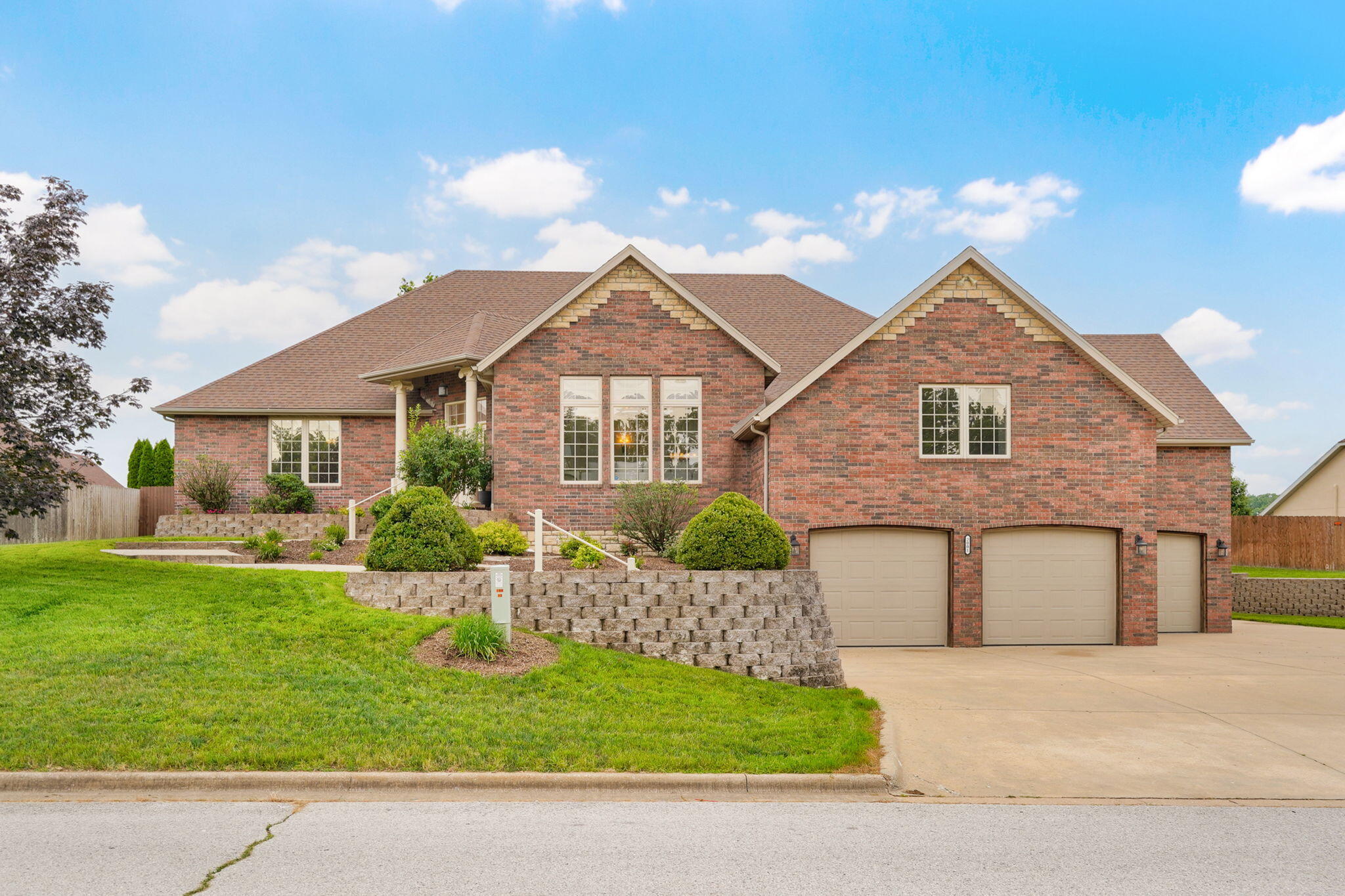 2001 N 7th Avenue, Ozark MO 65721