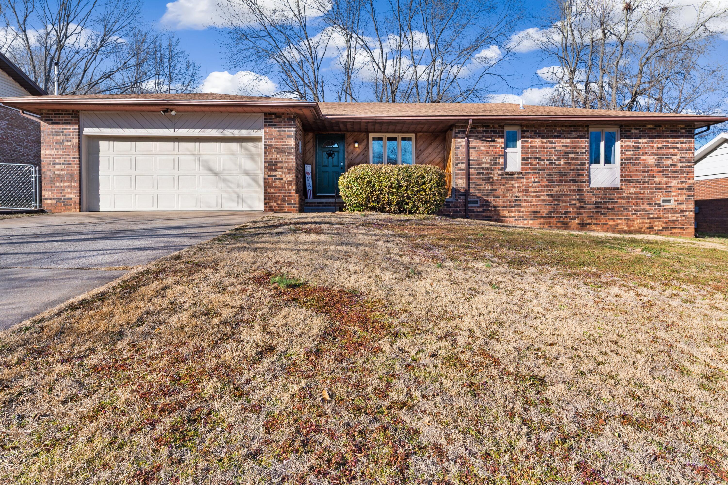 1923 E Valley Water Mill Road, Springfield MO 65803