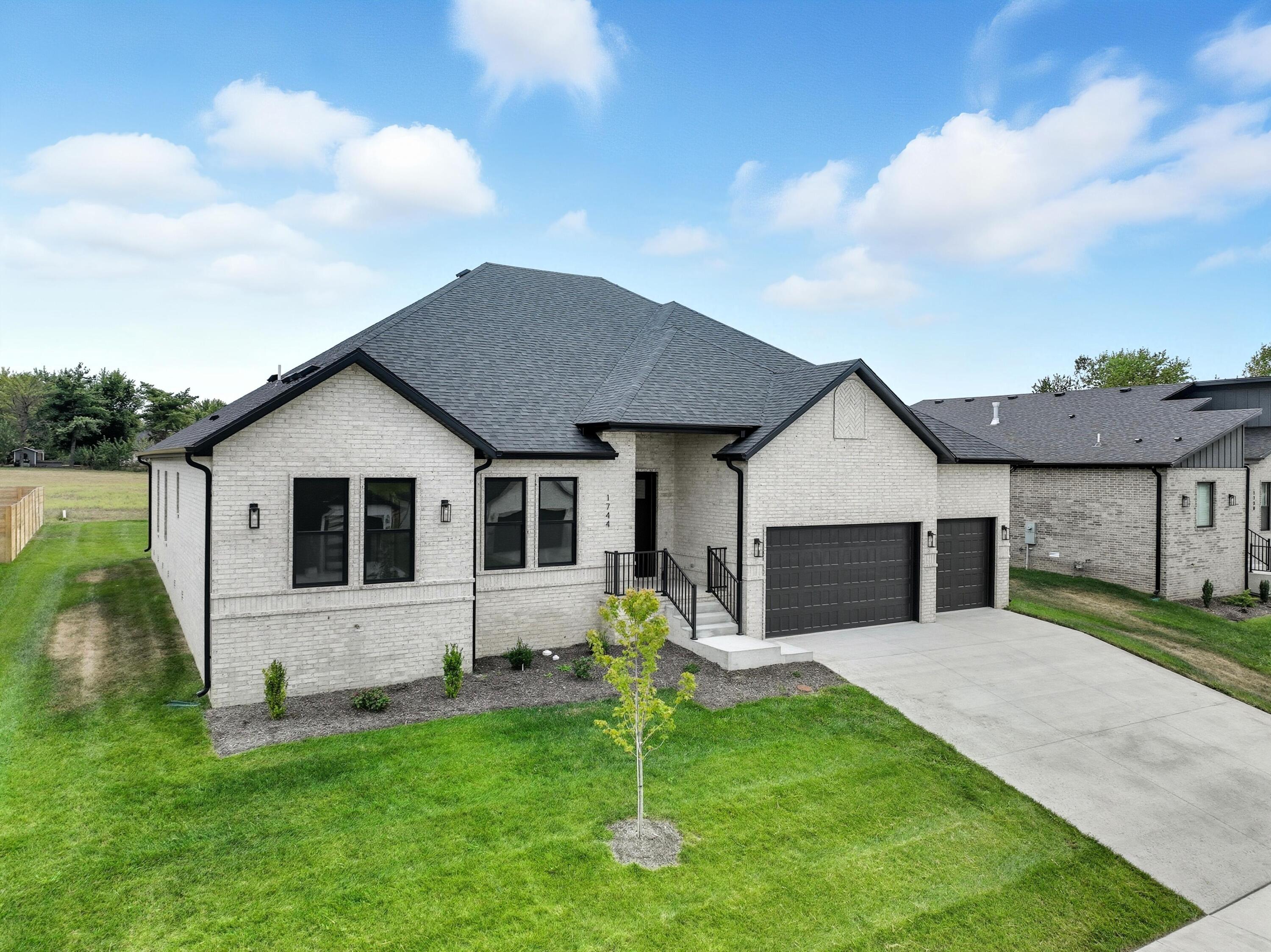 1744 E Cobblestone Drive, Ozark MO 65721