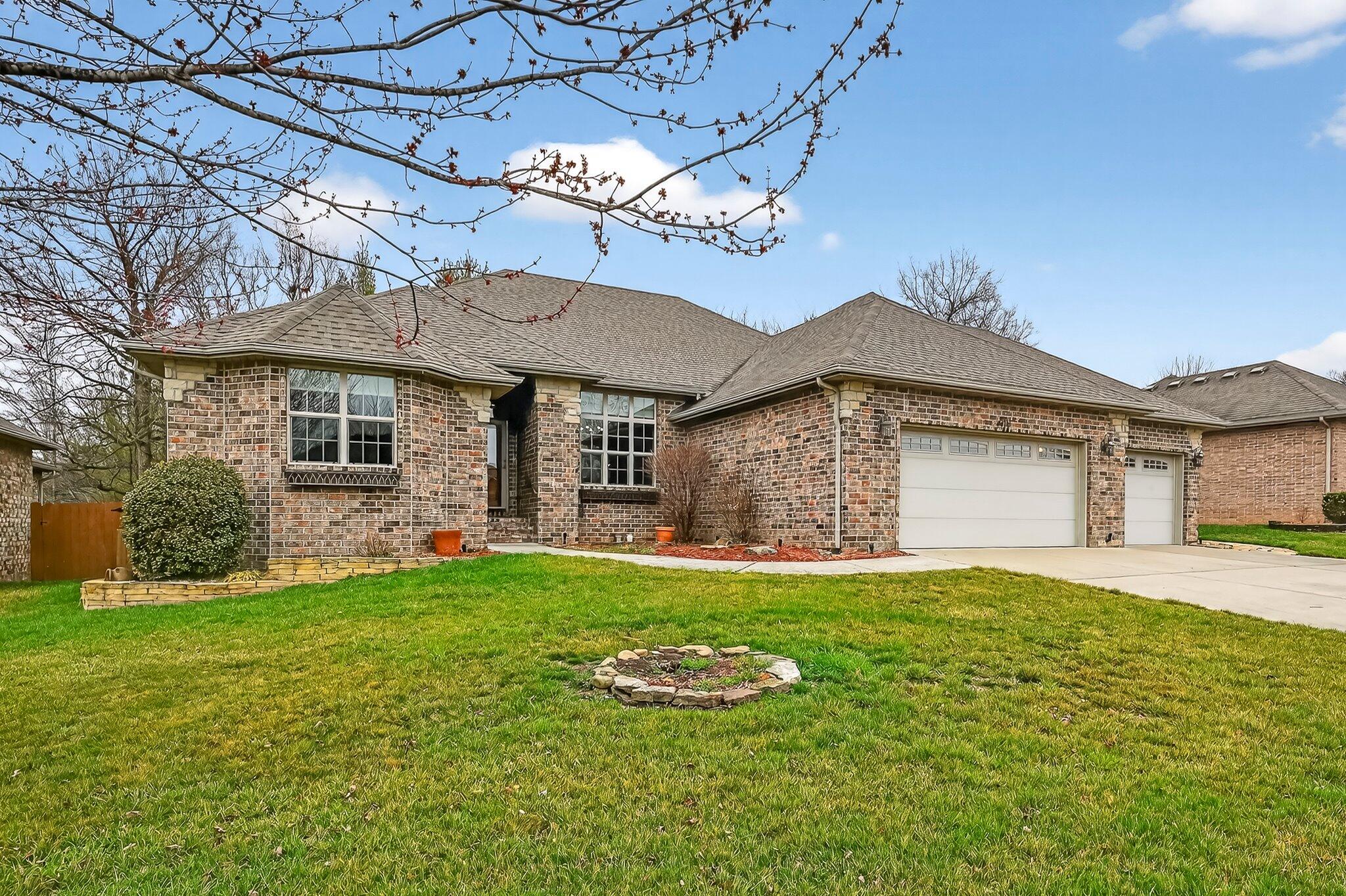 4479 E Summerfield Drive, Springfield MO 65802