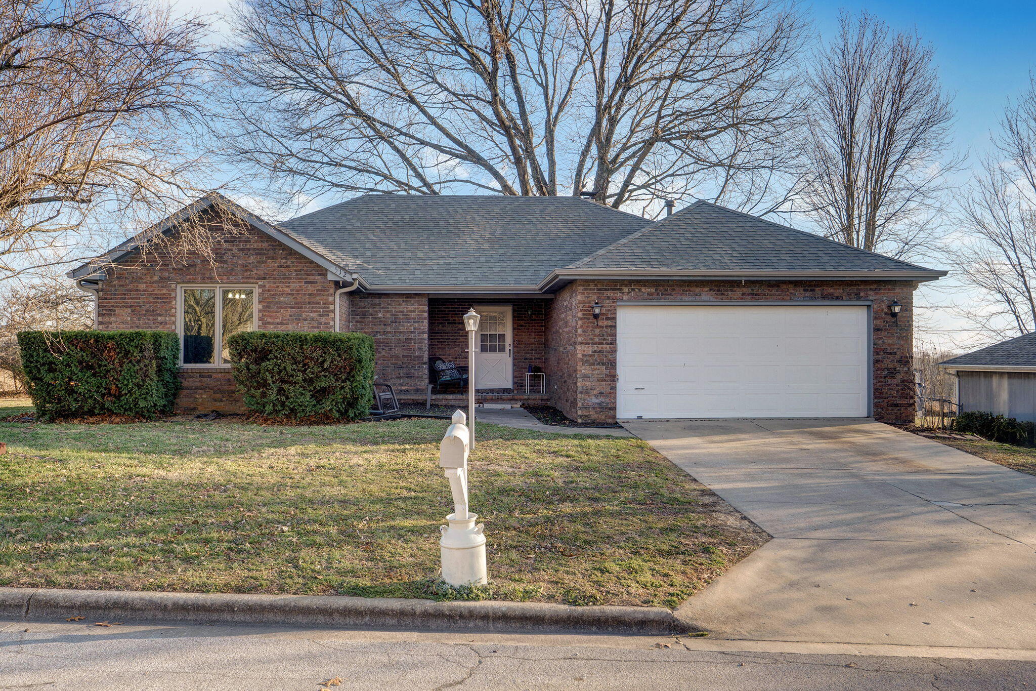 512 E Baldknobber Street, Nixa MO 65714
