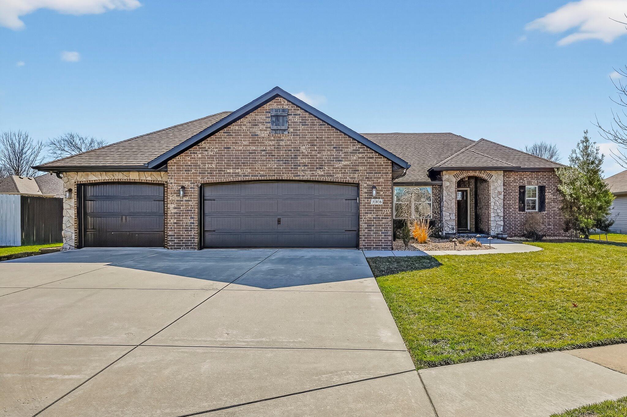 386 E Lombardy Drive, Republic MO 65738
