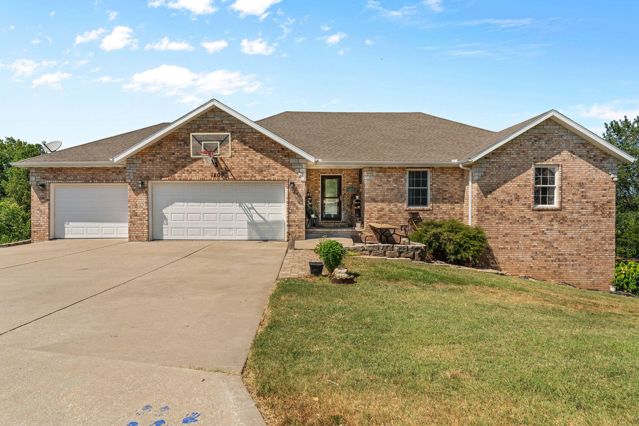 1209 E Jay Street, Ozark MO 65721