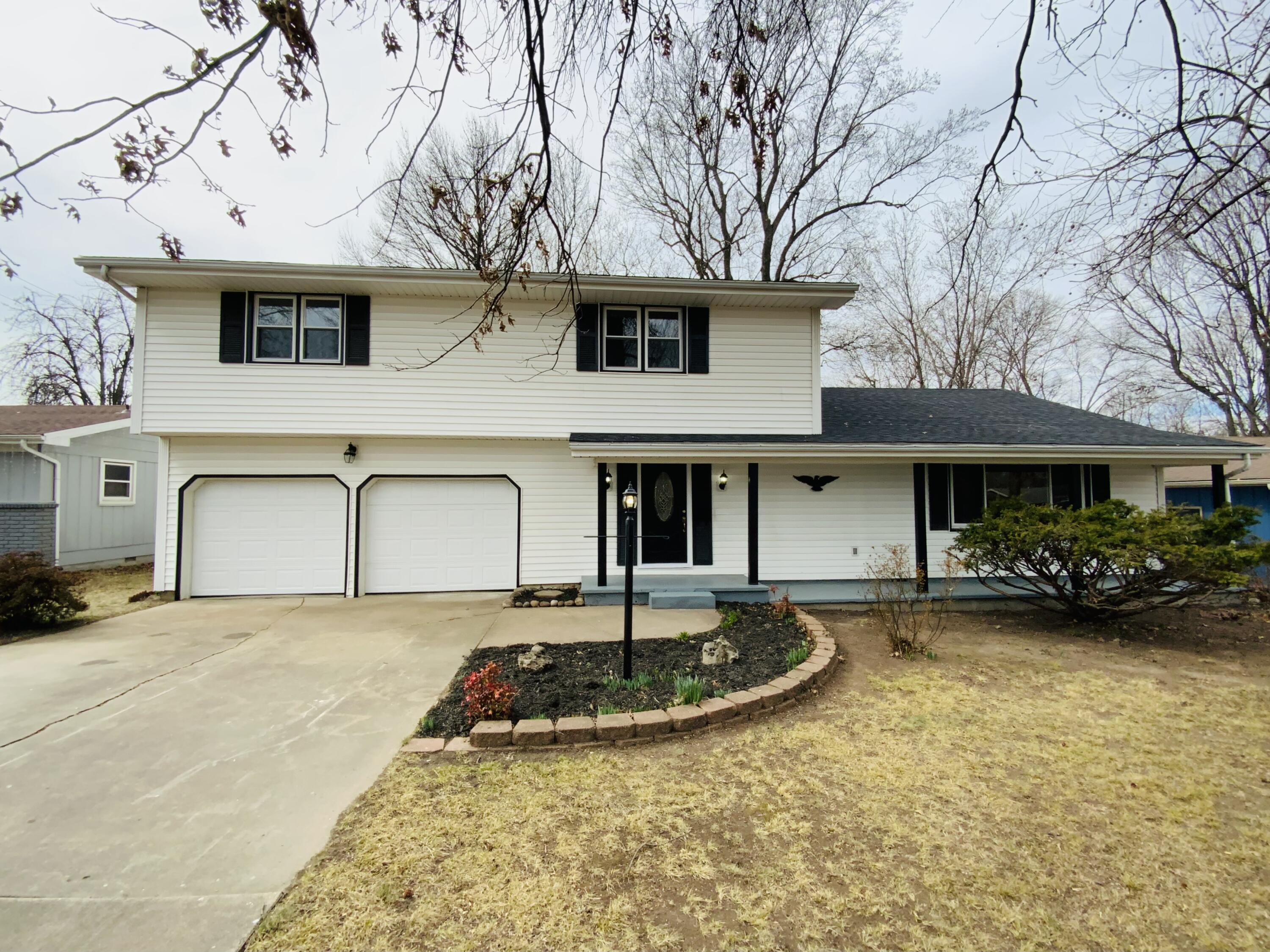 417 N Lone Pine Avenue, Springfield MO 65802