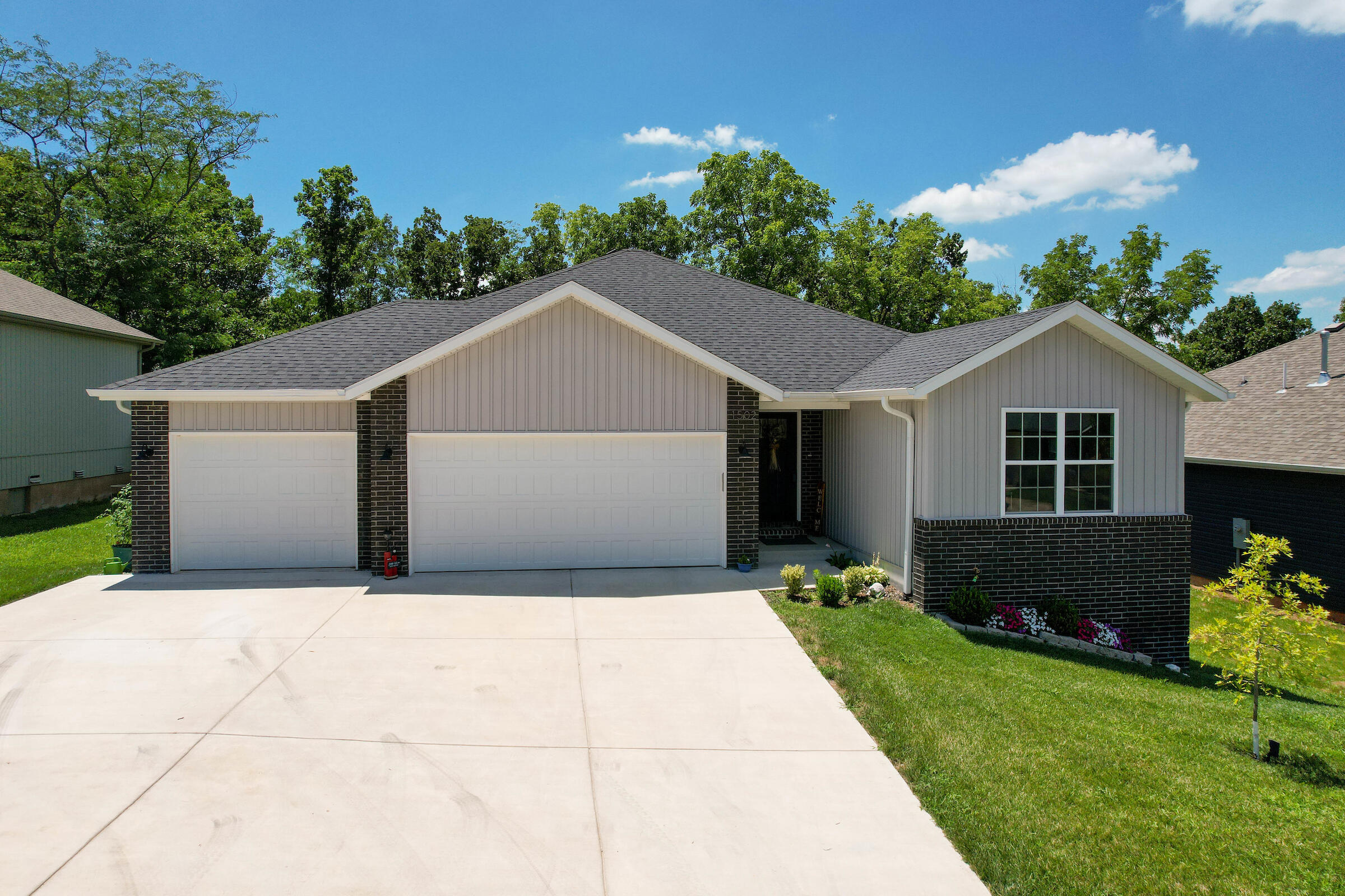 1502 W Parkview Street, Ozark MO 65721