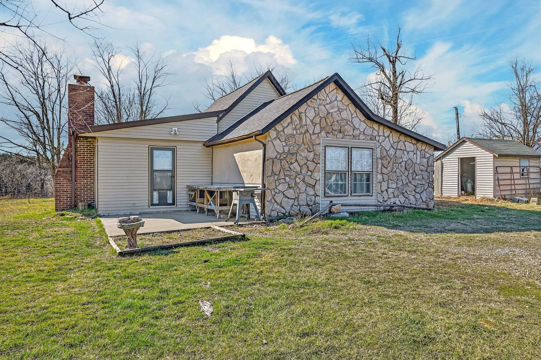 2081 Sand Ridge Road, Marshfield MO 65706