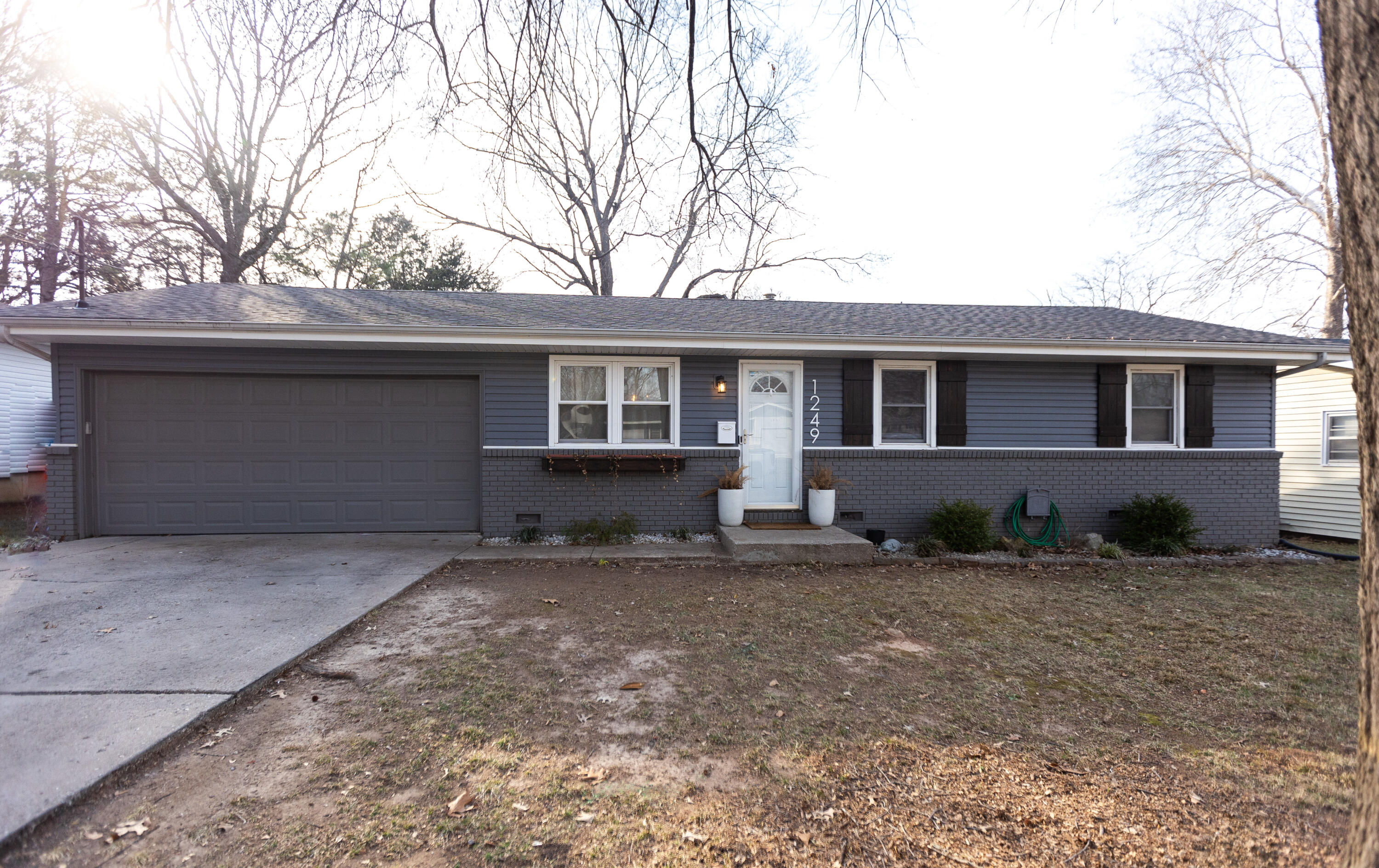 1249 S Belcrest Avenue, Springfield MO 65804
