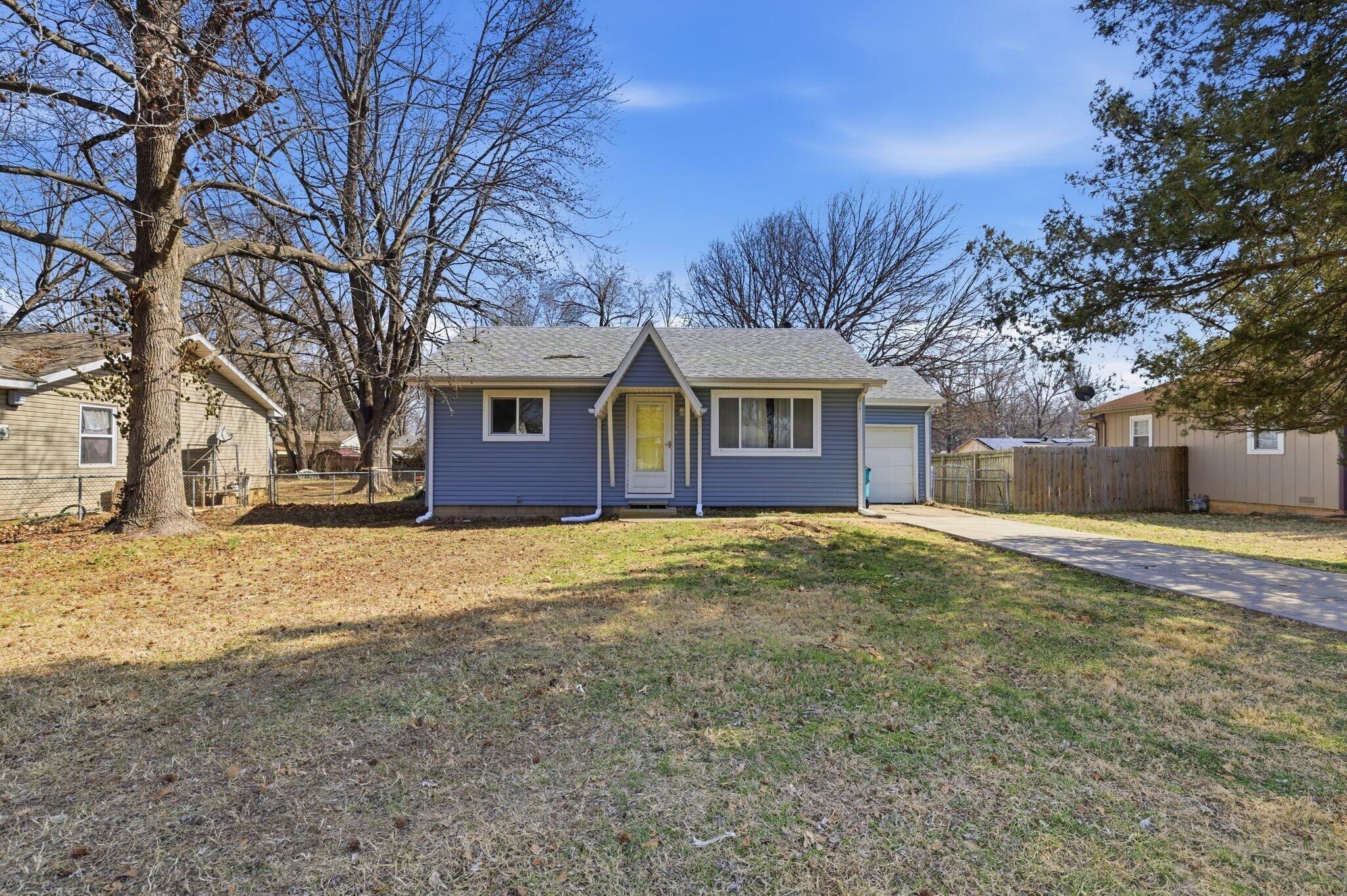 1104 S Bruce Avenue, Springfield MO 65804