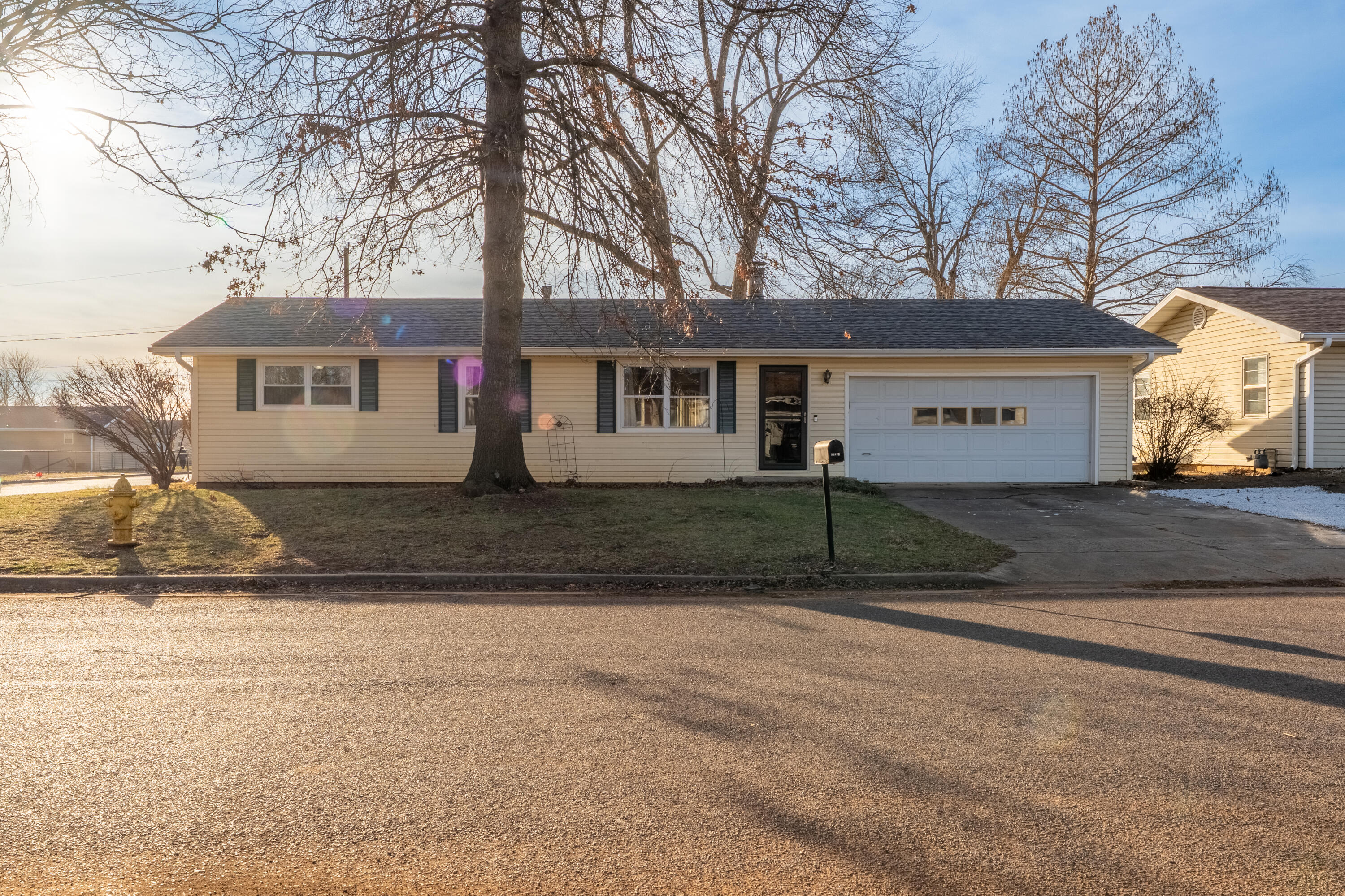 1205 N Drury Avenue, Springfield MO 65802