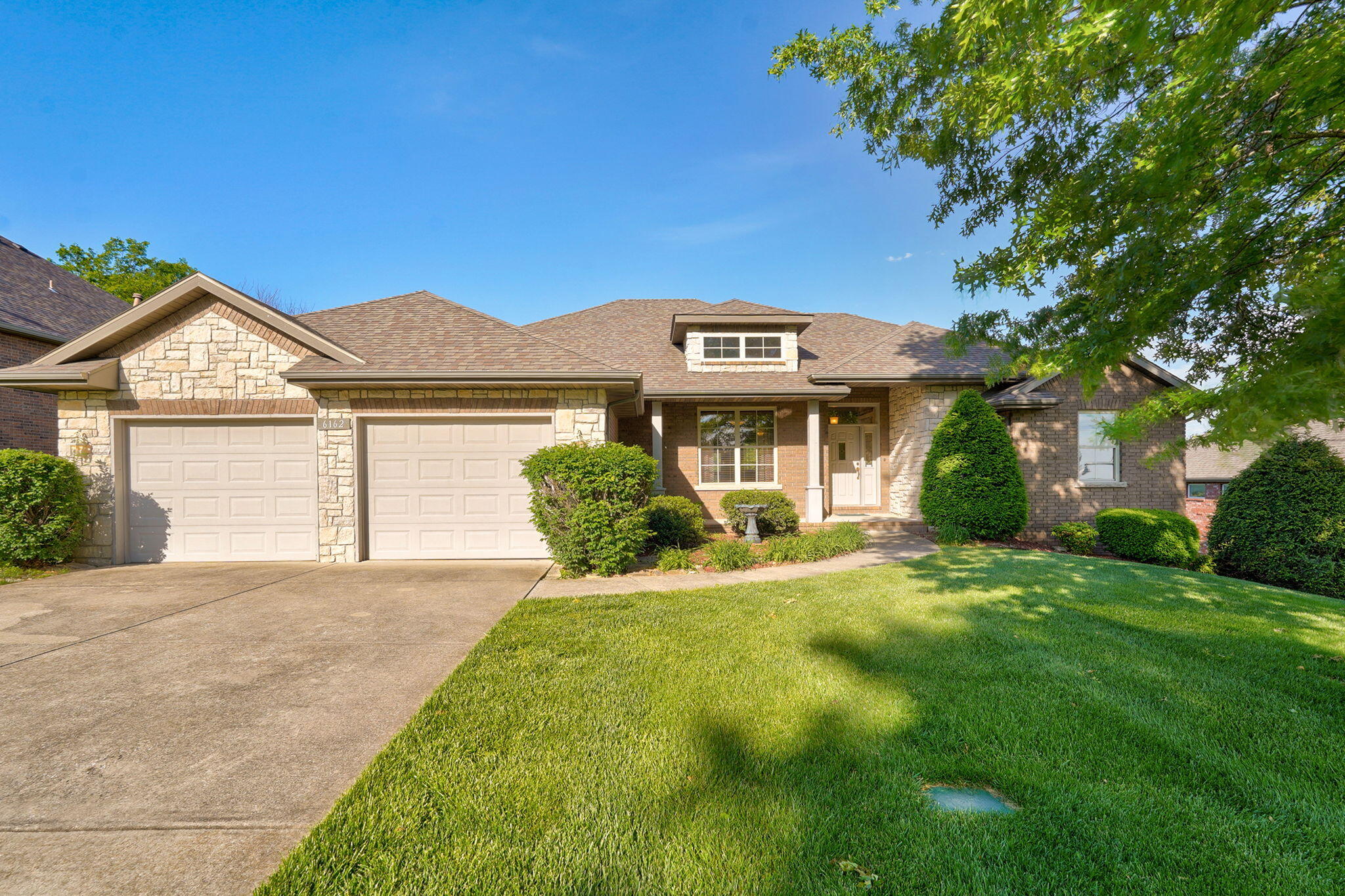 6162 S Hunters Trail, Springfield MO 65810