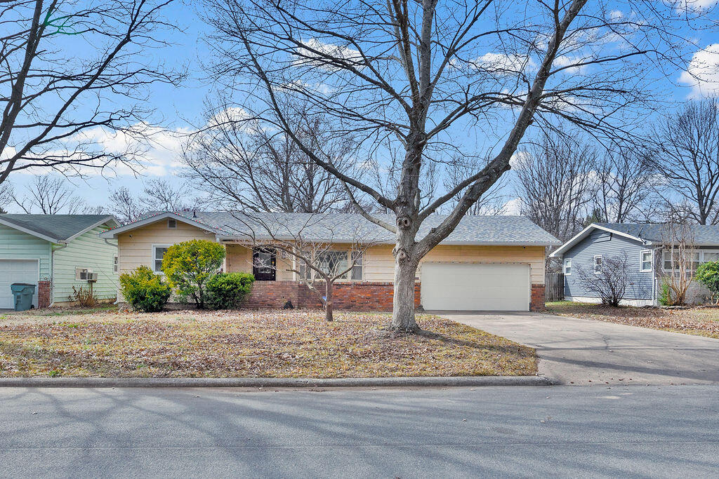 2323 S Hampton Avenue, Springfield MO 65807