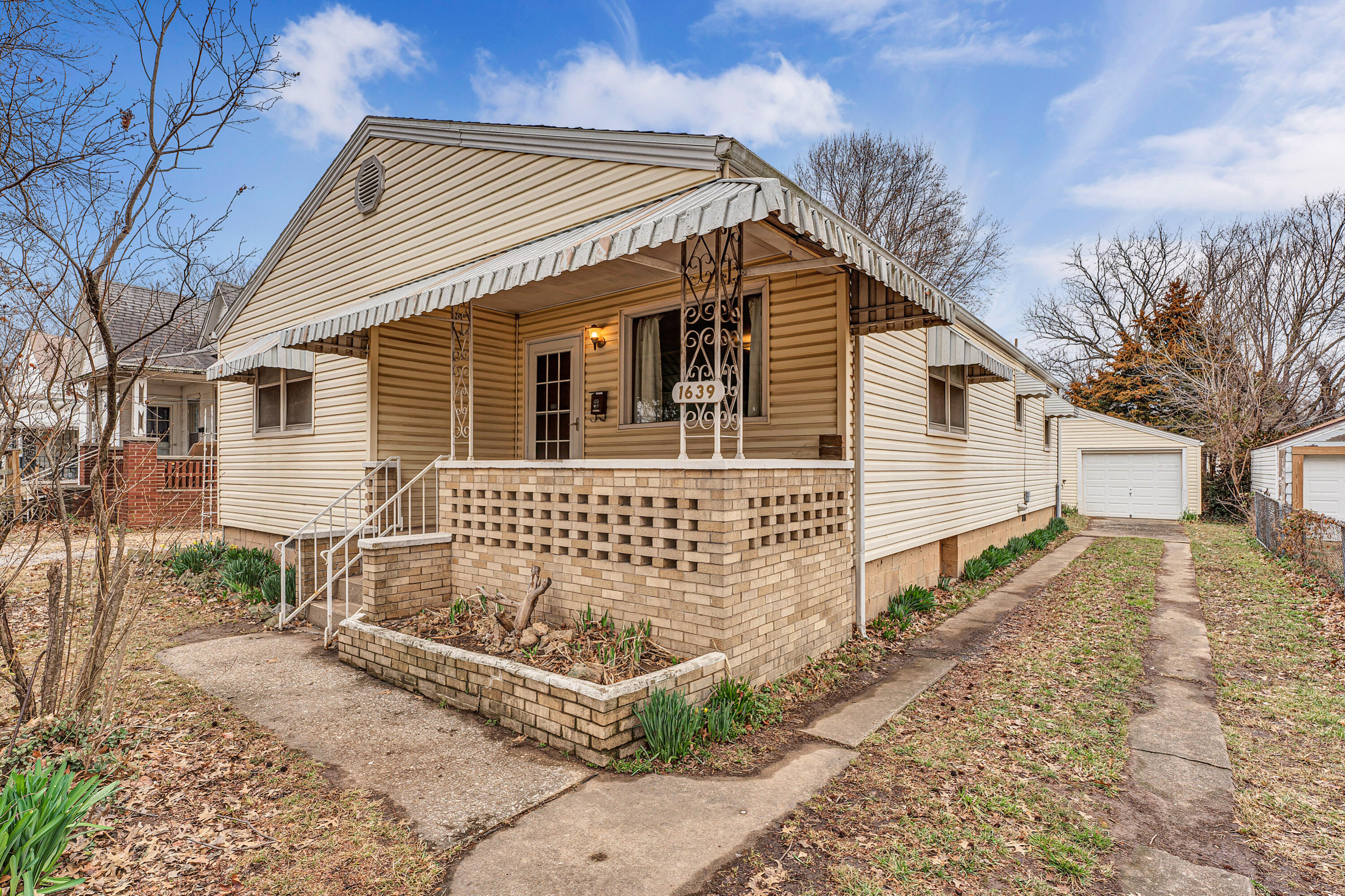 1639 W Atlantic Street, Springfield MO 65803