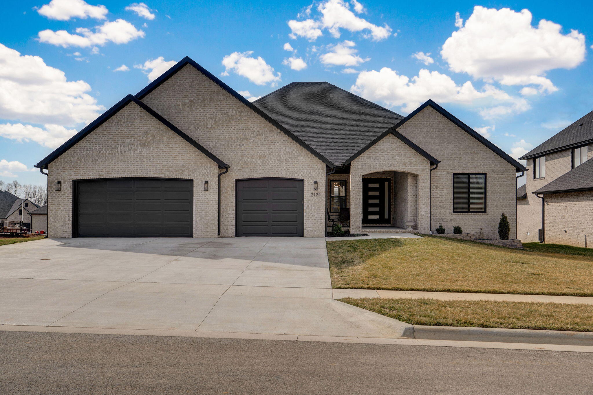 2124 N Silver Charm Avenue, Springfield MO 65802