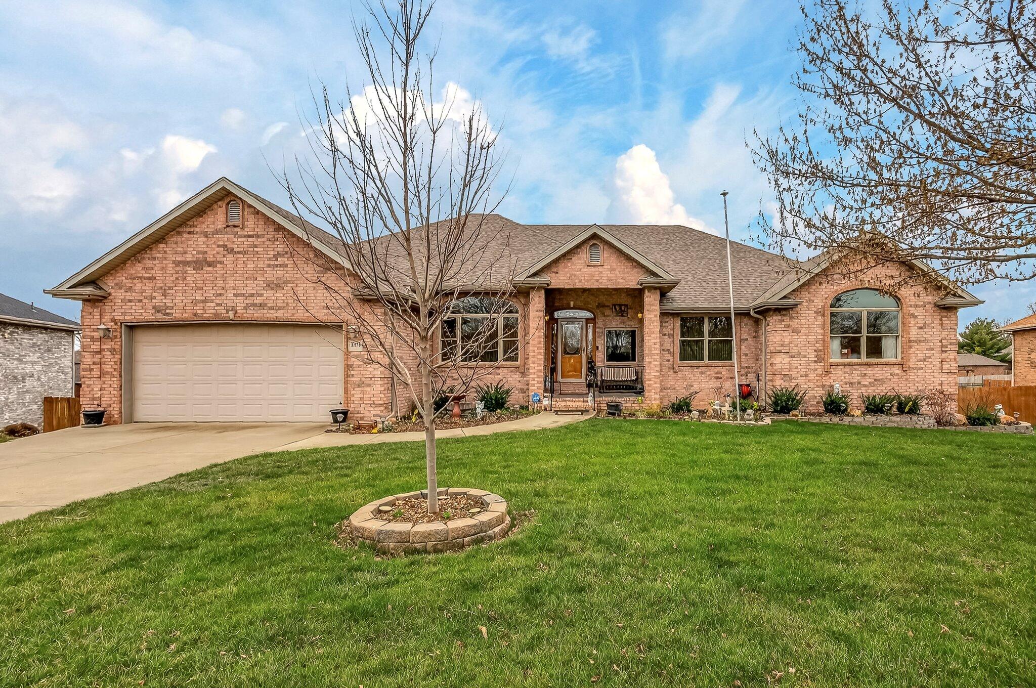 2374 S April Avenue, Springfield MO 65807