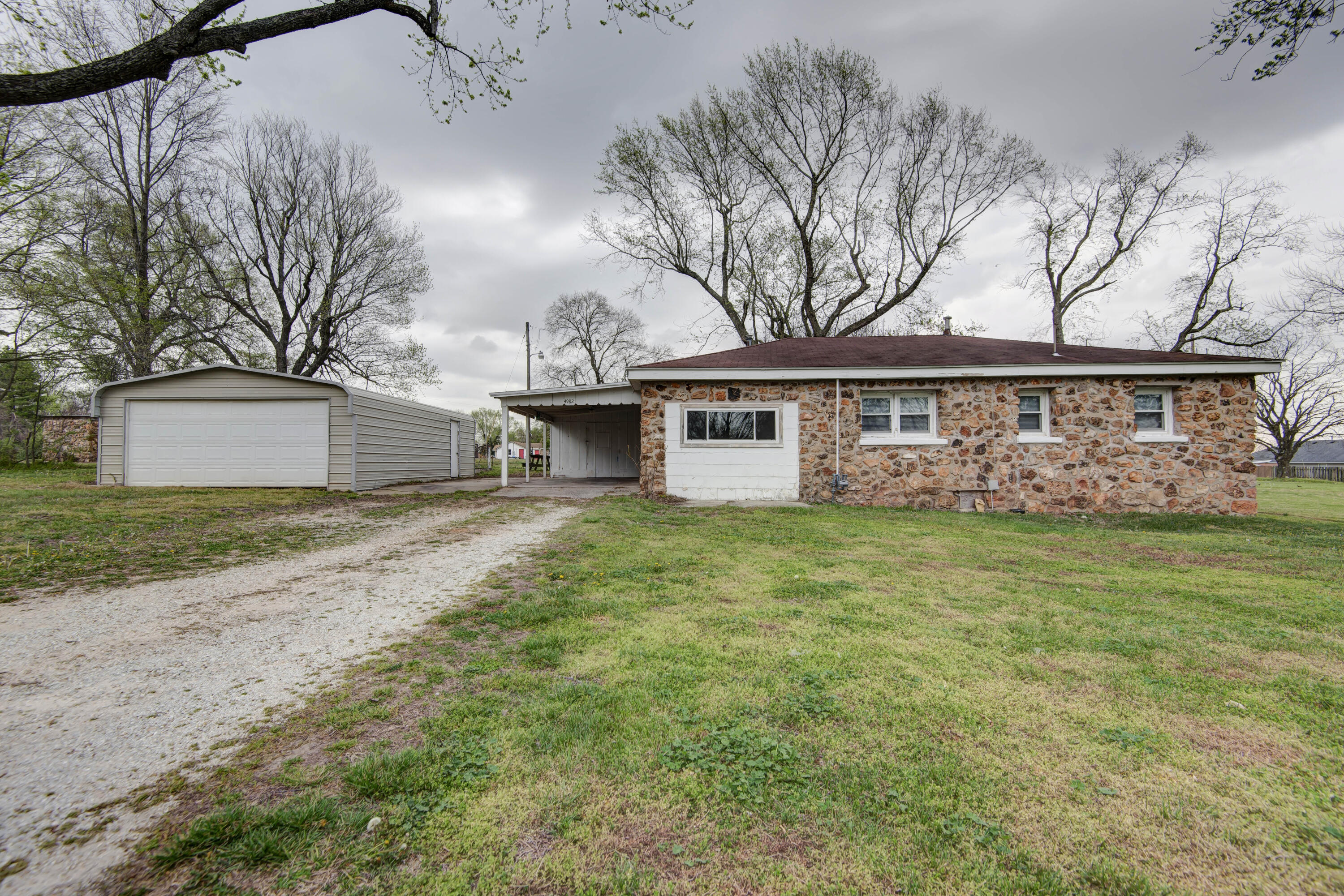 4982 S Douglas Drive, Republic MO 65738