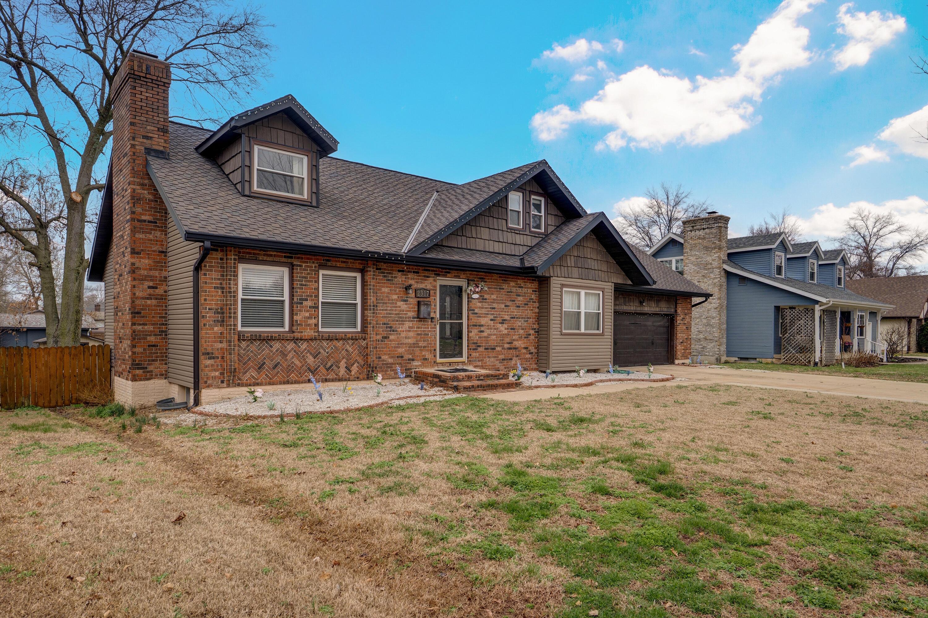 2317 S Hilton Avenue, Springfield MO 65807