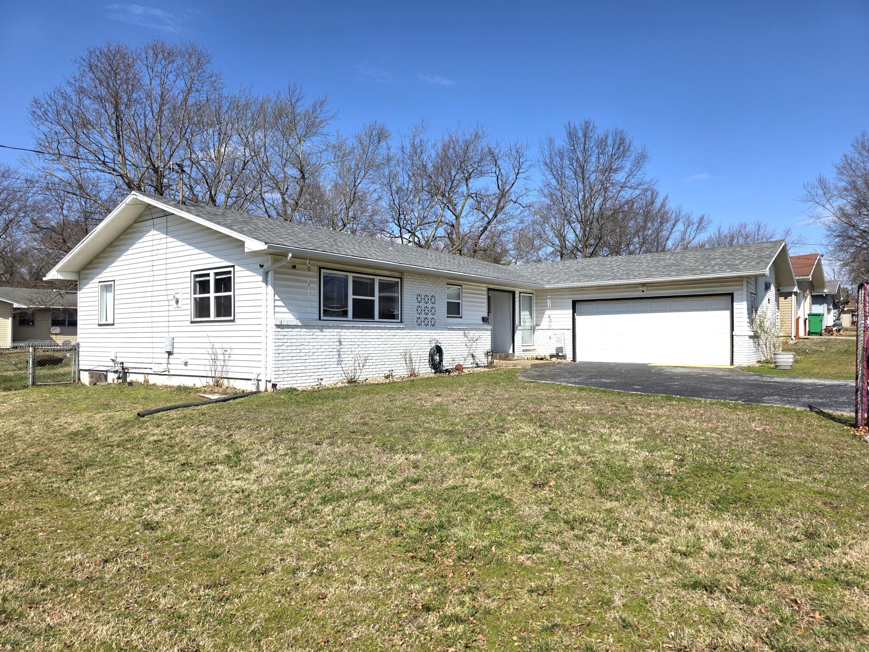 1967 S St Charles Avenue, Springfield MO 65804