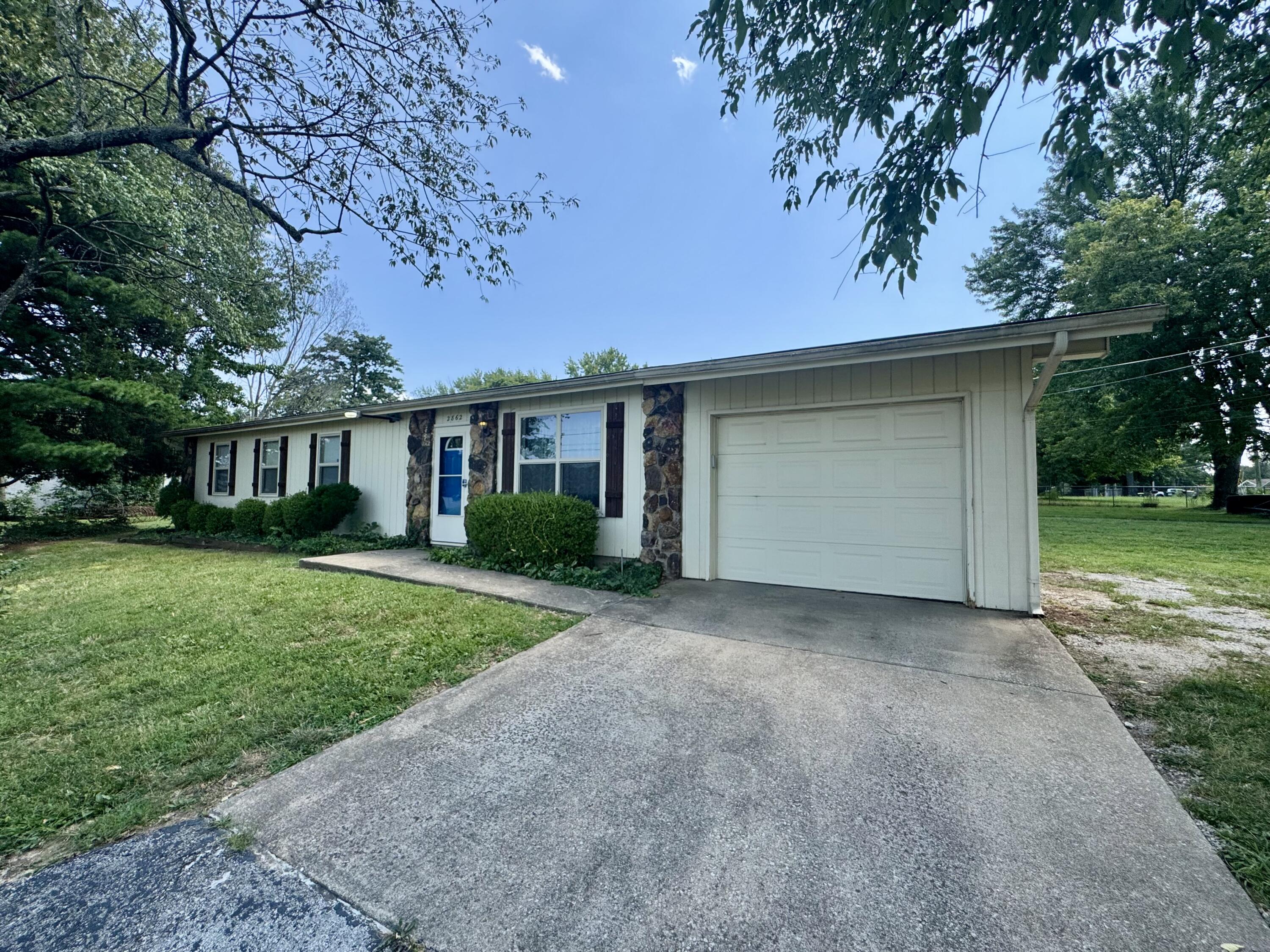 2862 N Pierce Avenue, Springfield MO 65803