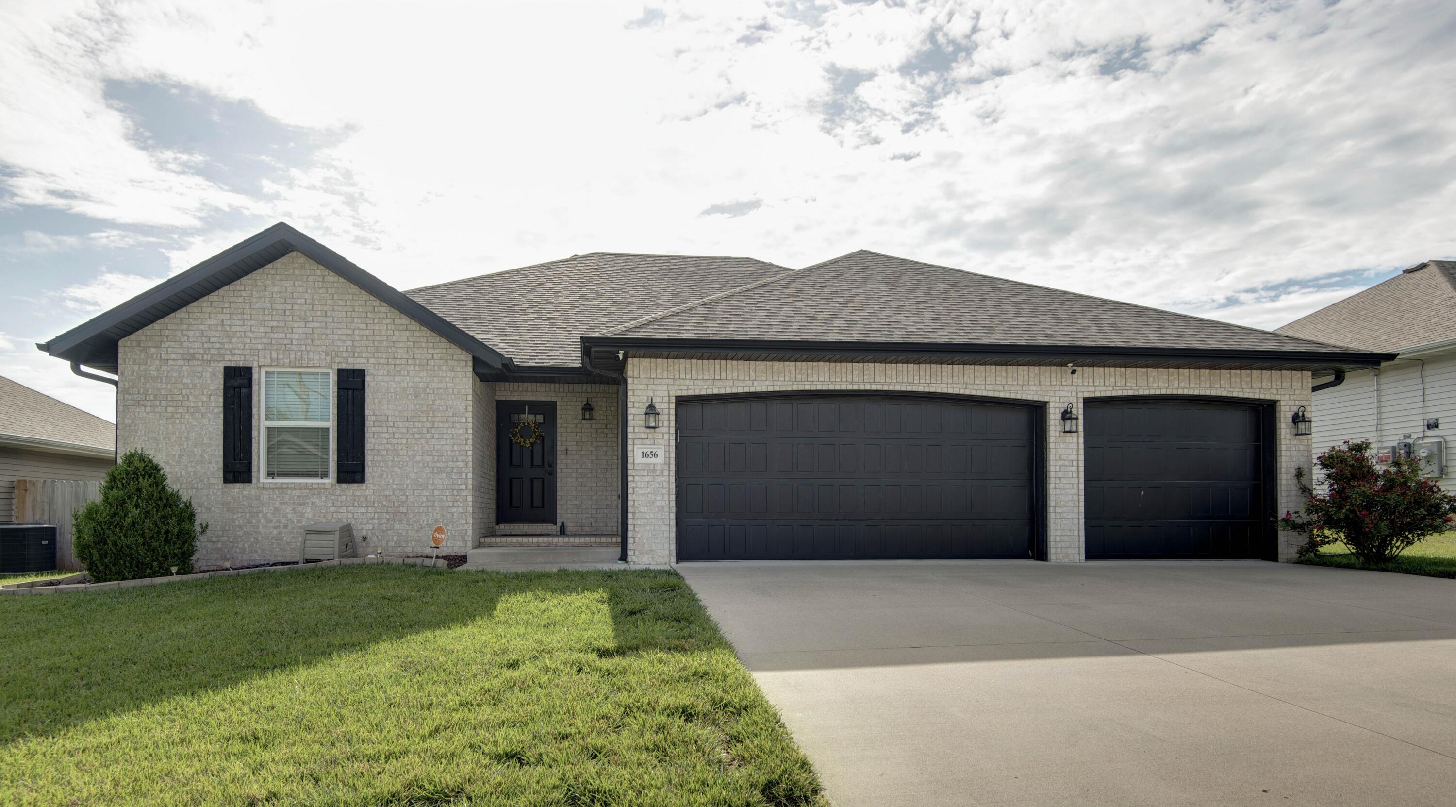 1656 N Penrose Avenue, Nixa MO 65714