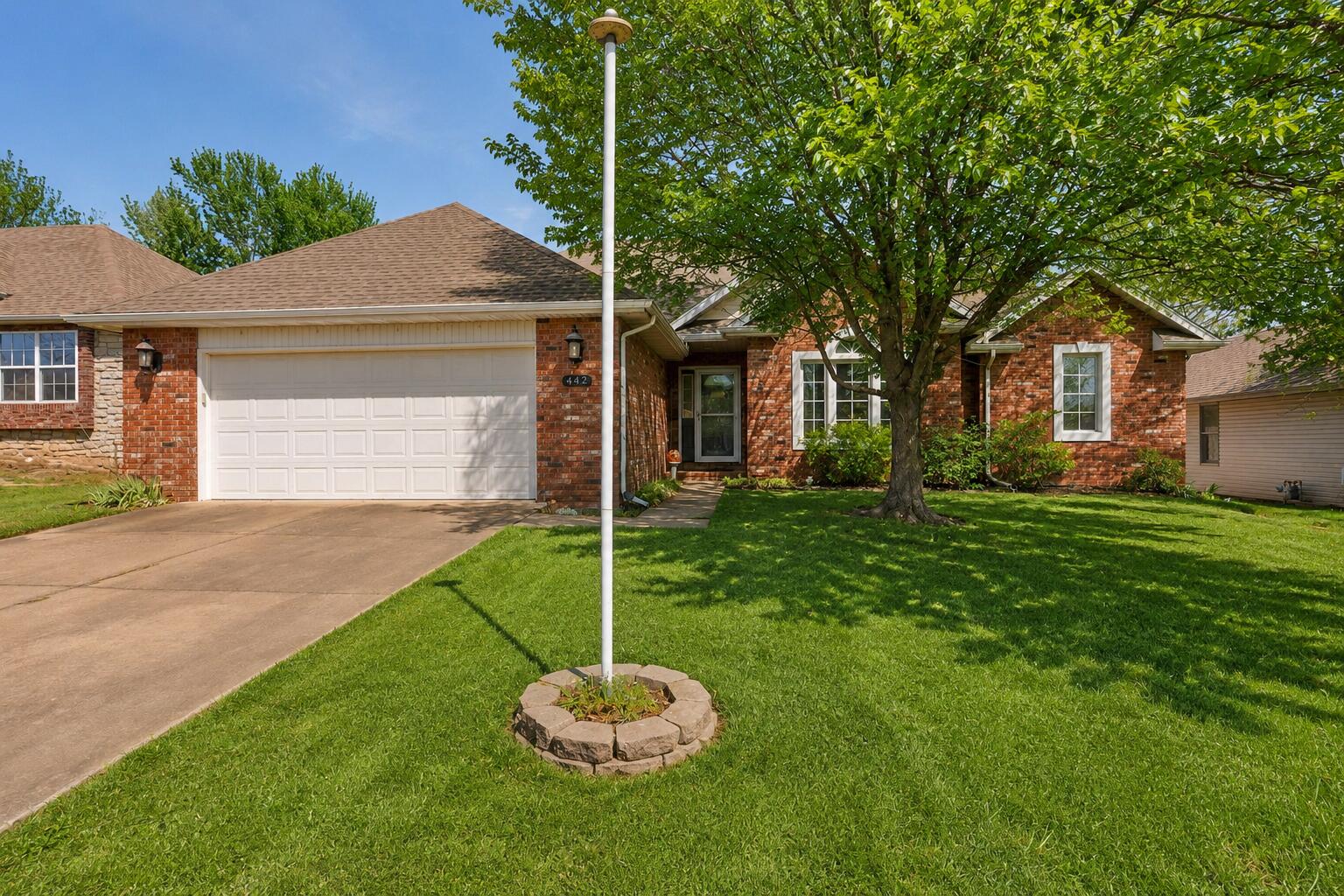 442 S Yellowwood Drive, Springfield MO 65809