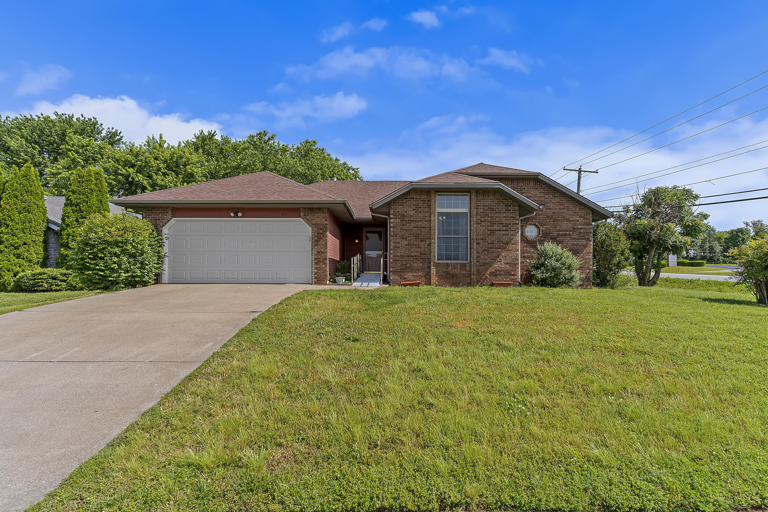 2211 W Deerfield Street, Springfield MO 65807