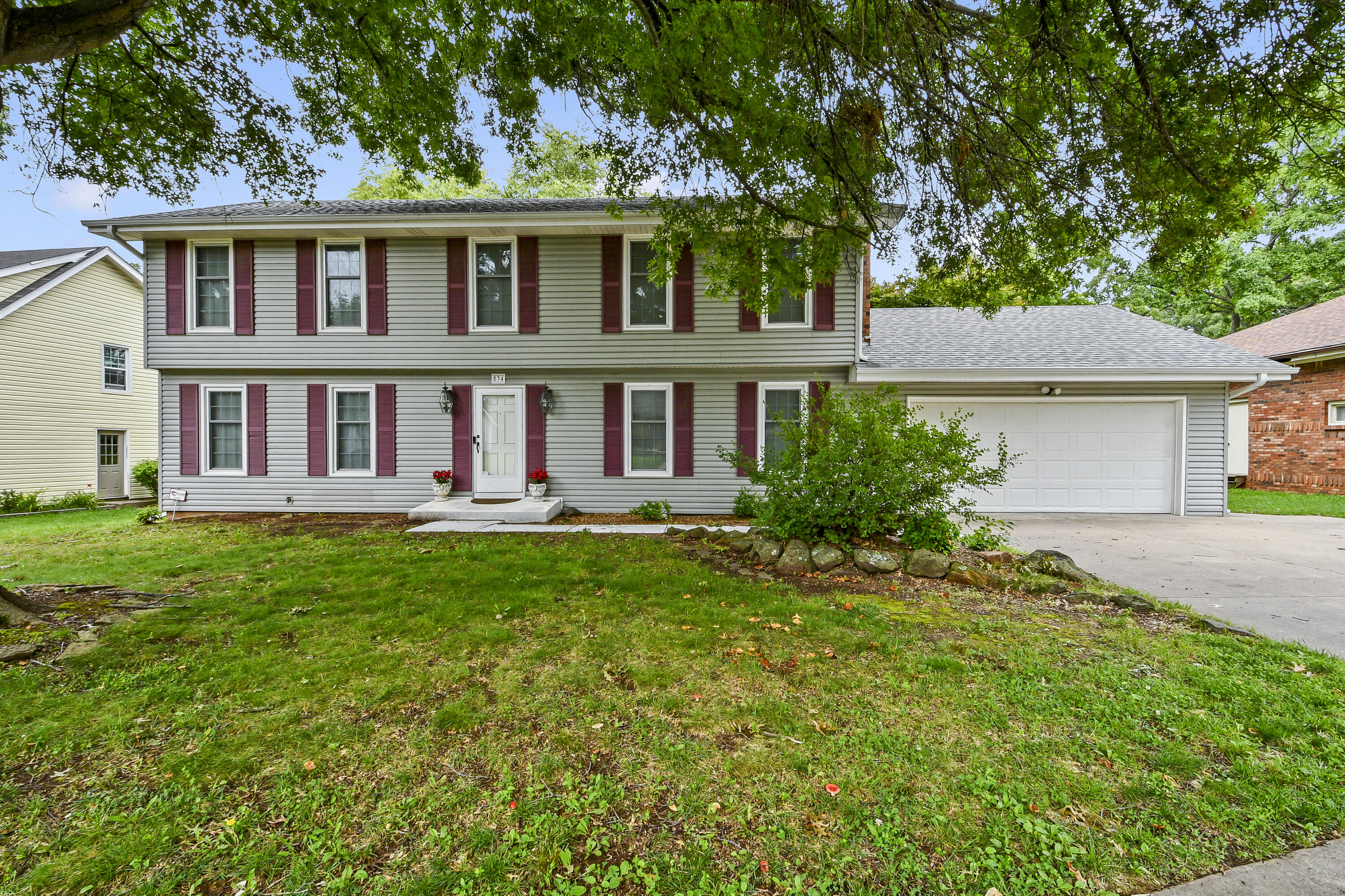 834 E Manchester Drive, Springfield MO 65810