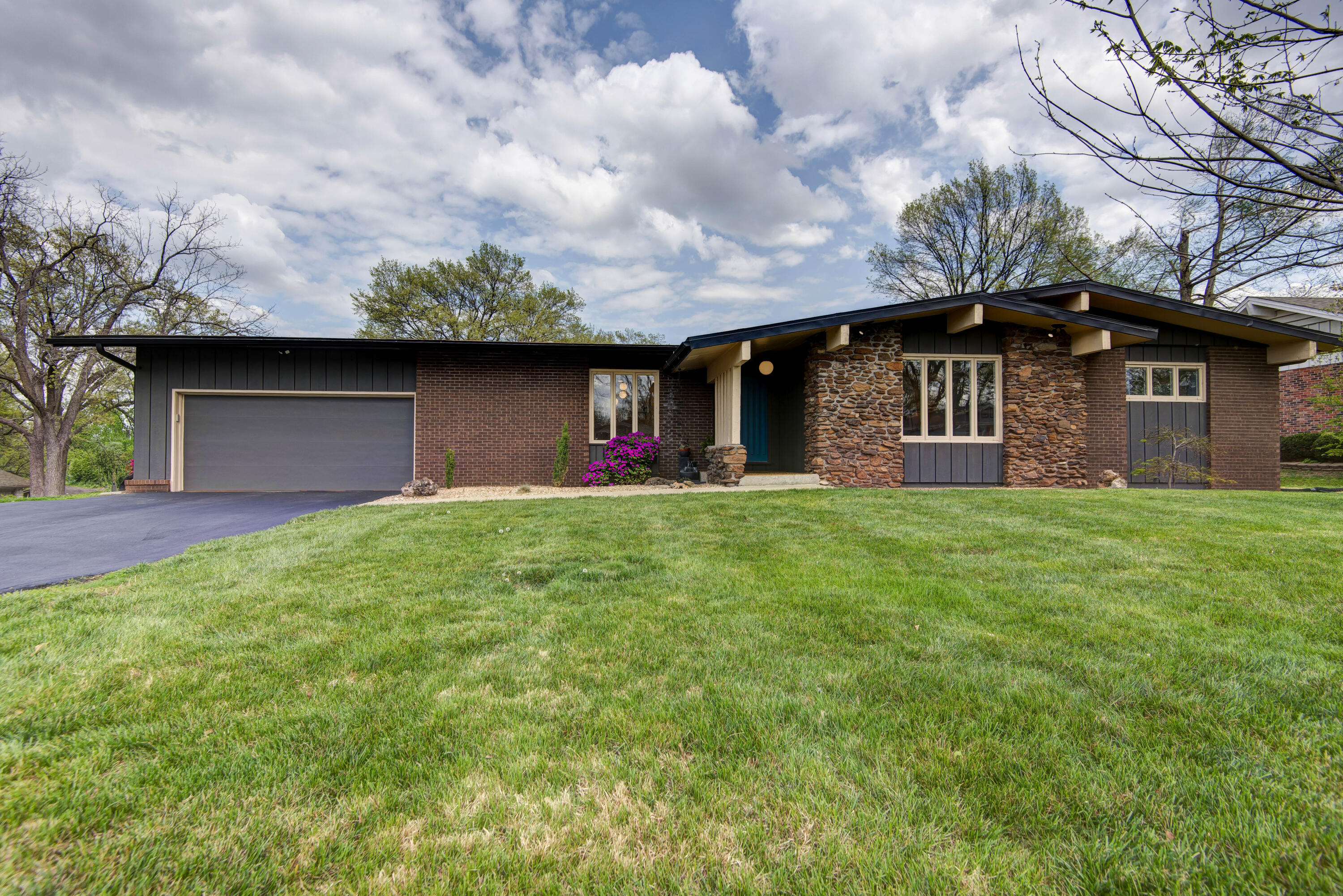 2830 S Marlan Avenue, Springfield MO 65804