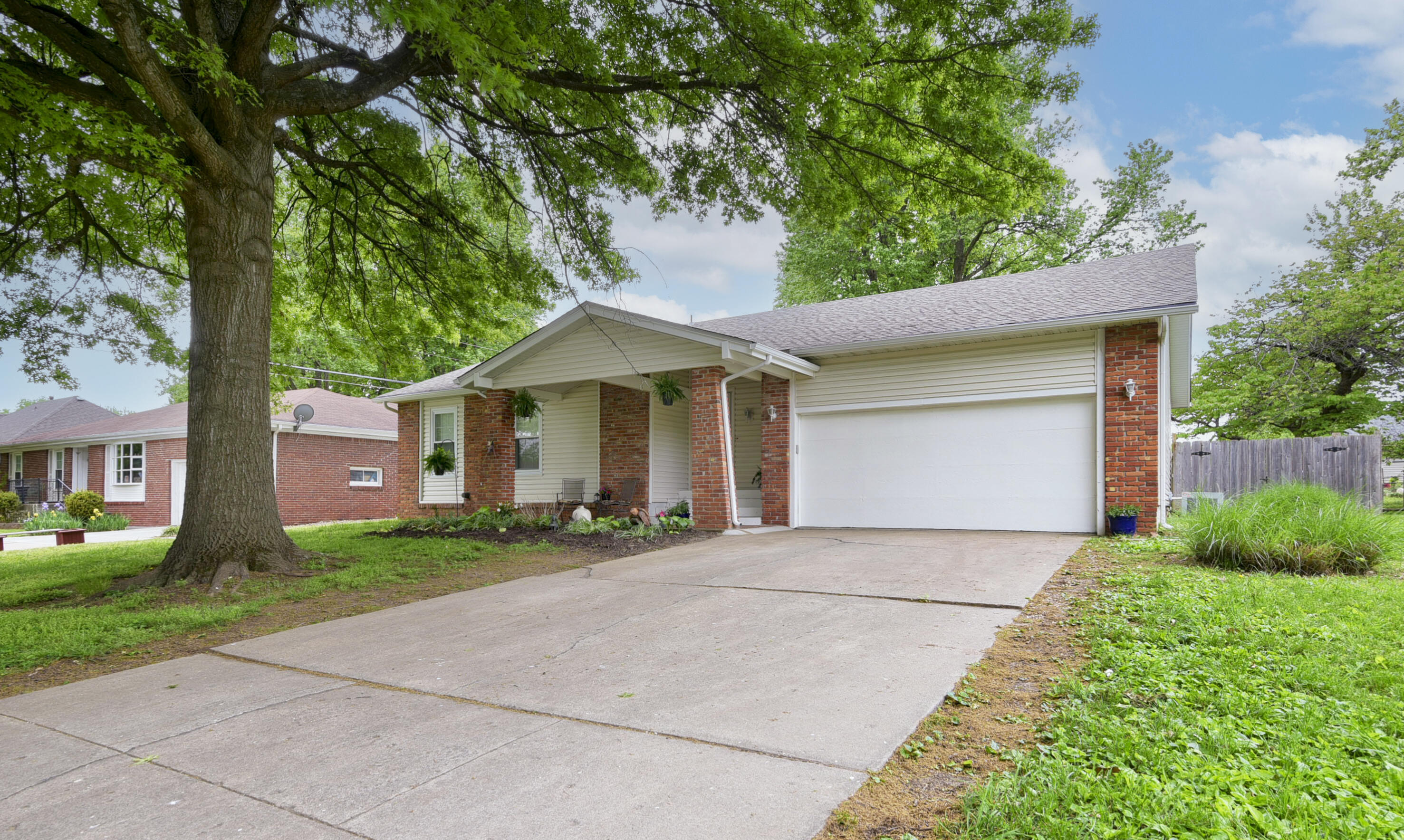 3409 S Rogers Avenue, Springfield MO 65804