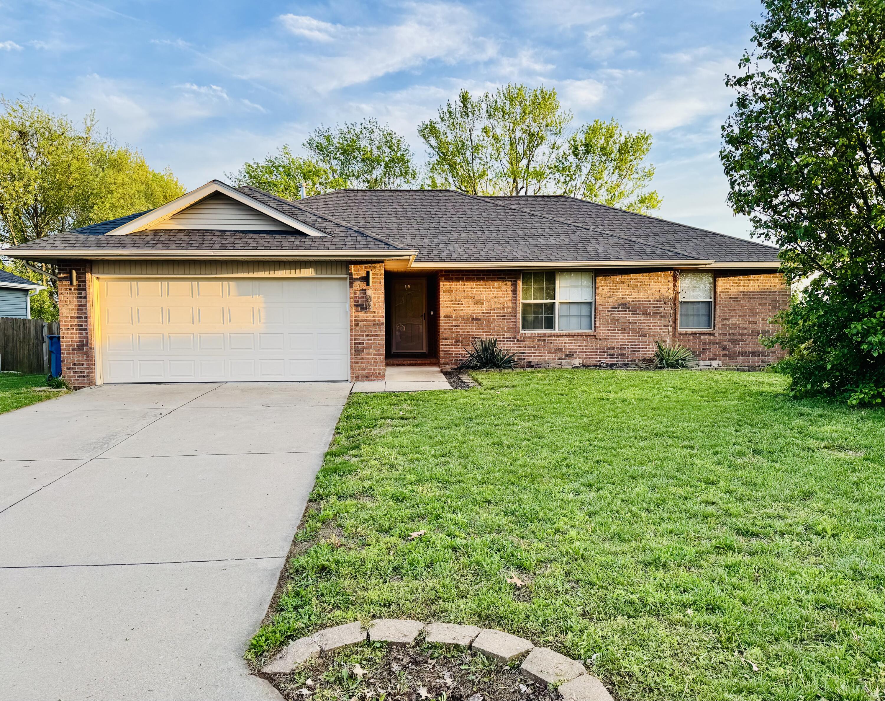 142 W Trail Point Drive, Nixa MO 65714