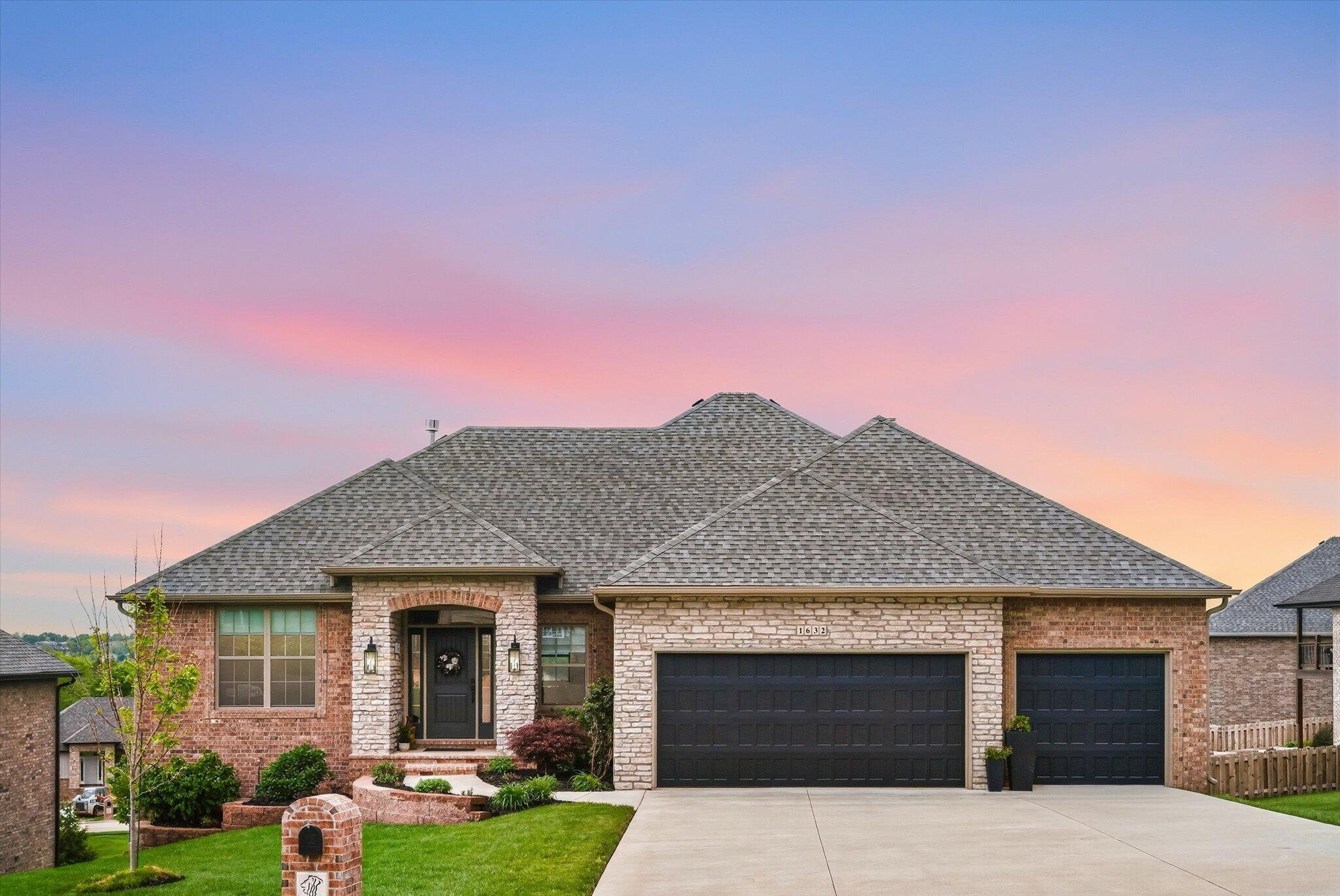1632 W Gaslight Drive, Springfield MO 65810