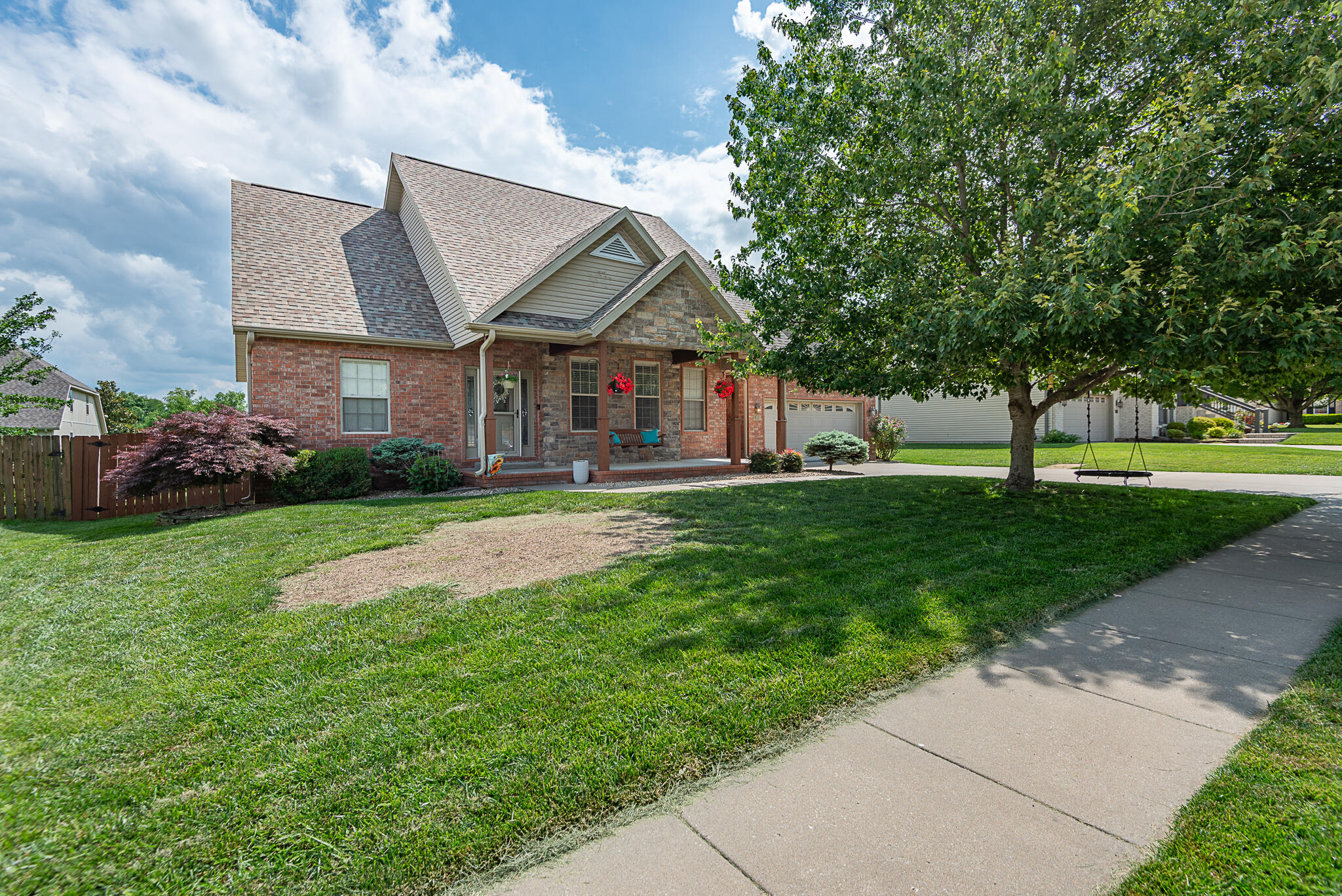 1006 E Cobblestone Drive, Ozark MO 65721