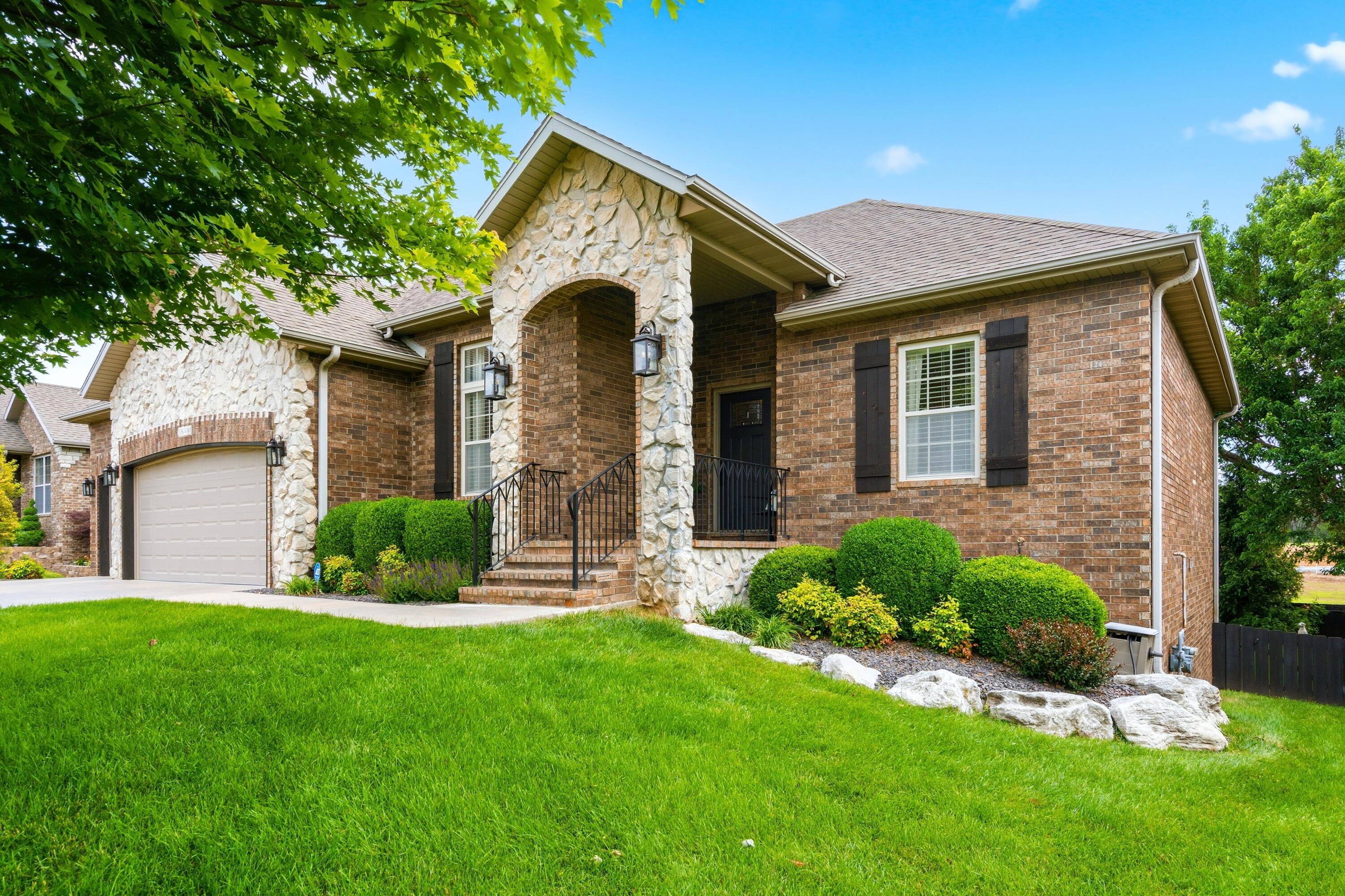 1646 N Waterstone Avenue, Springfield MO 65802