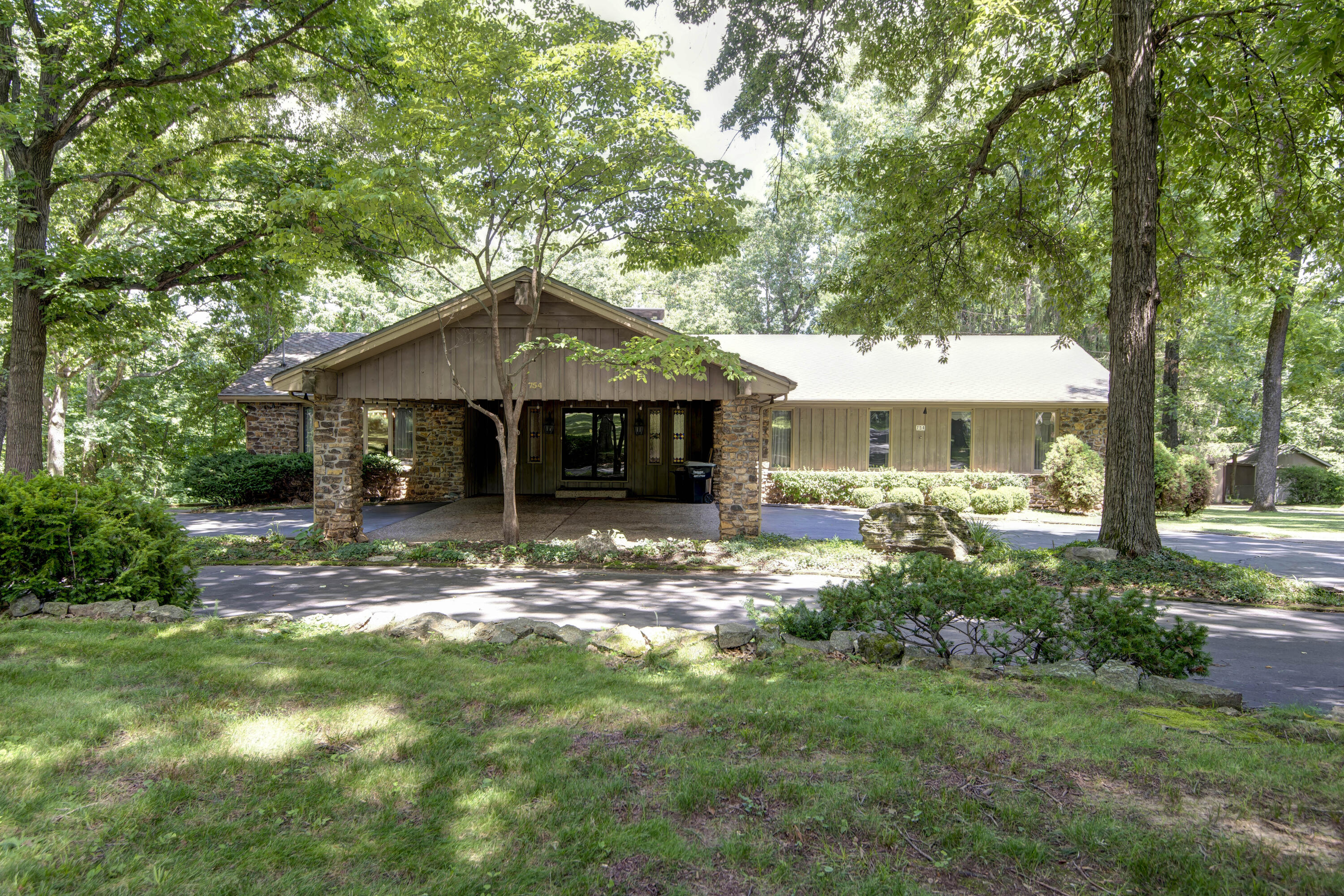 754 S Pearson Drive, Springfield MO 65809