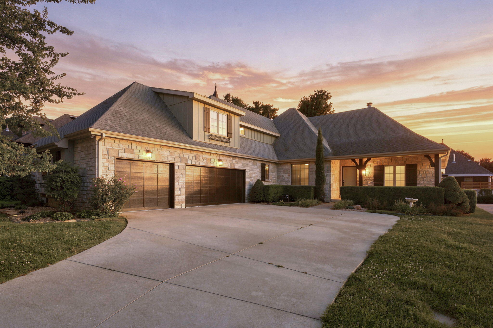 879 E Westchester Drive, Springfield MO 65810