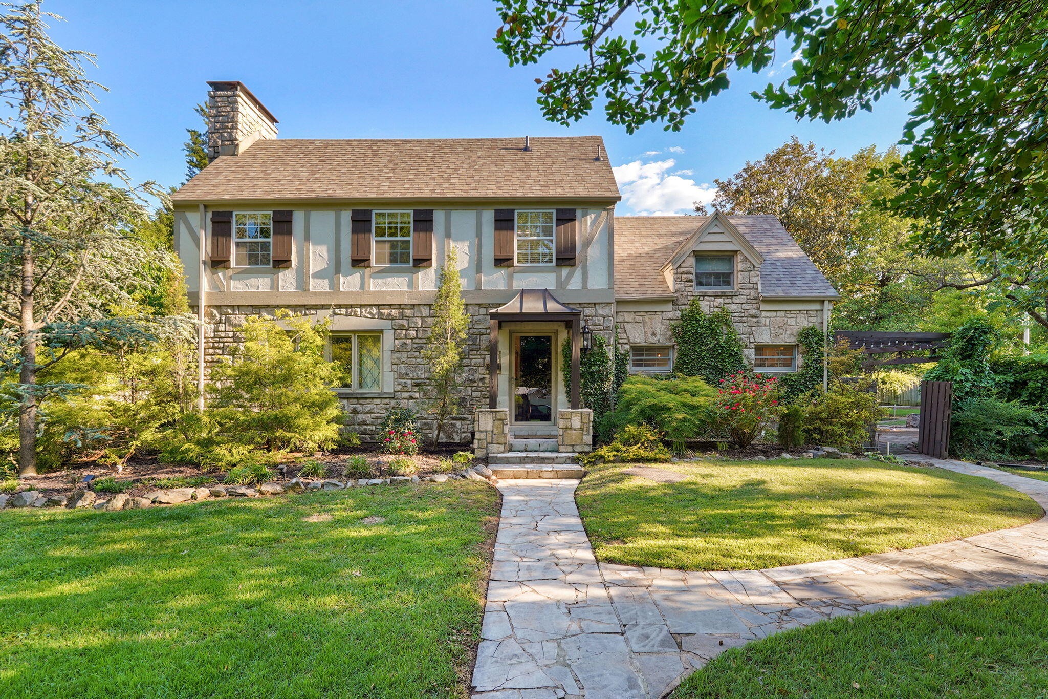 956 E University Street, Springfield MO 65807