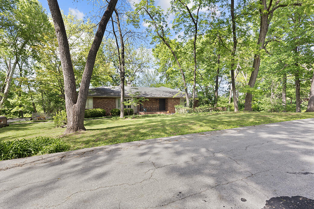 2615 E Melbourne Road, Springfield MO 65804