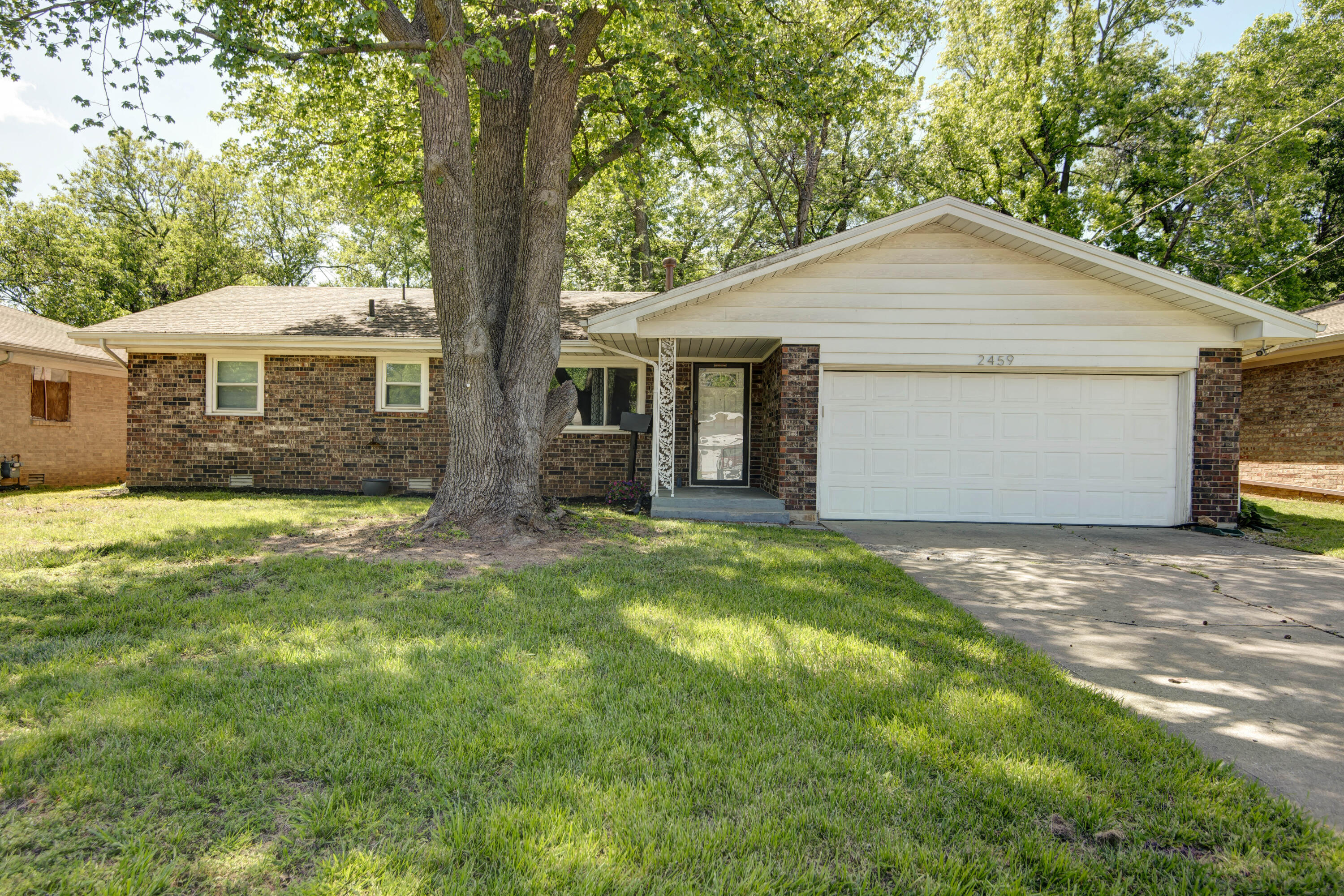2459 S Clay Avenue, Springfield MO 65807