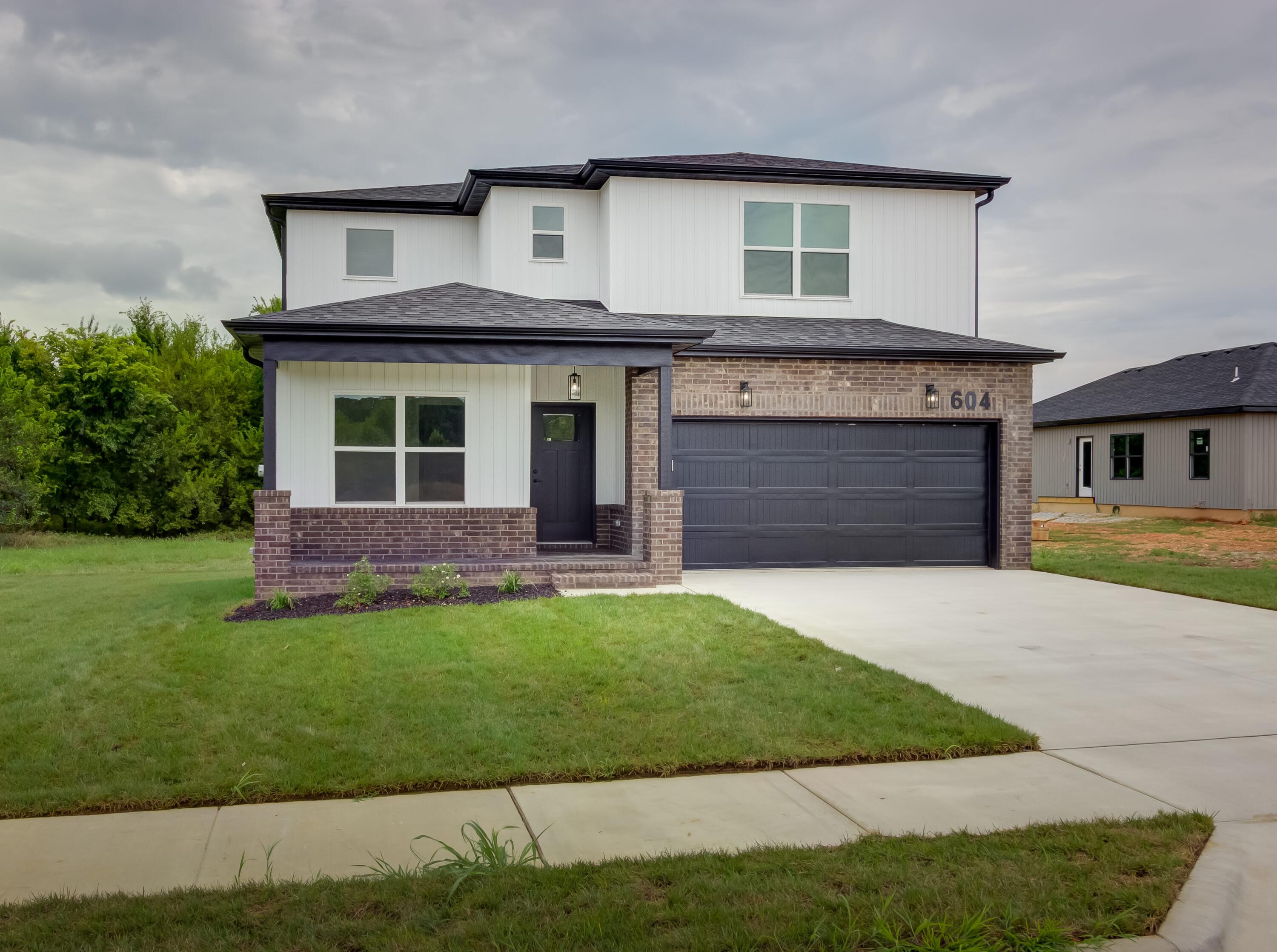 604 N Acacia Avenue, Clever MO 65631